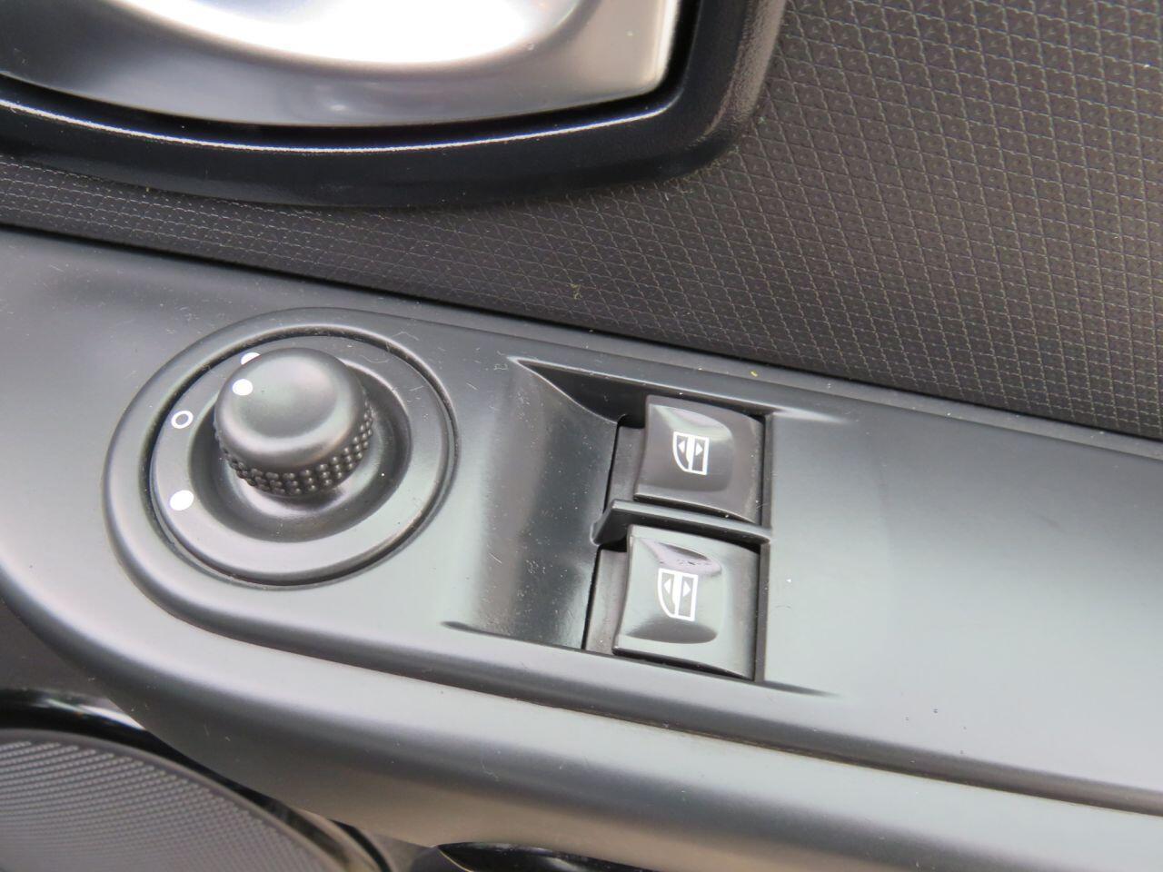 Renault Clio - Image 20