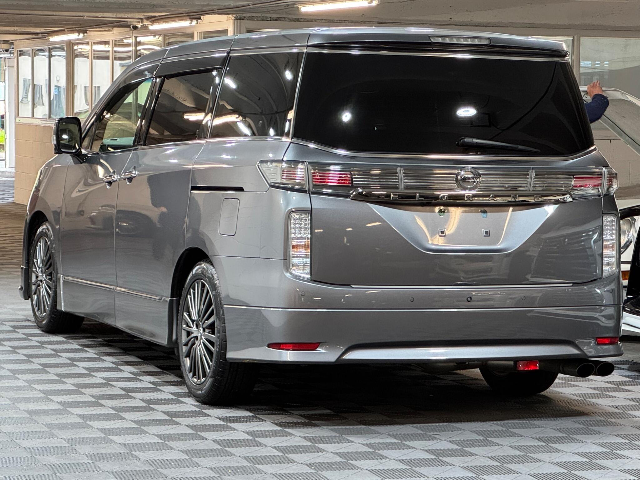 Nissan Elgrand - Image 3