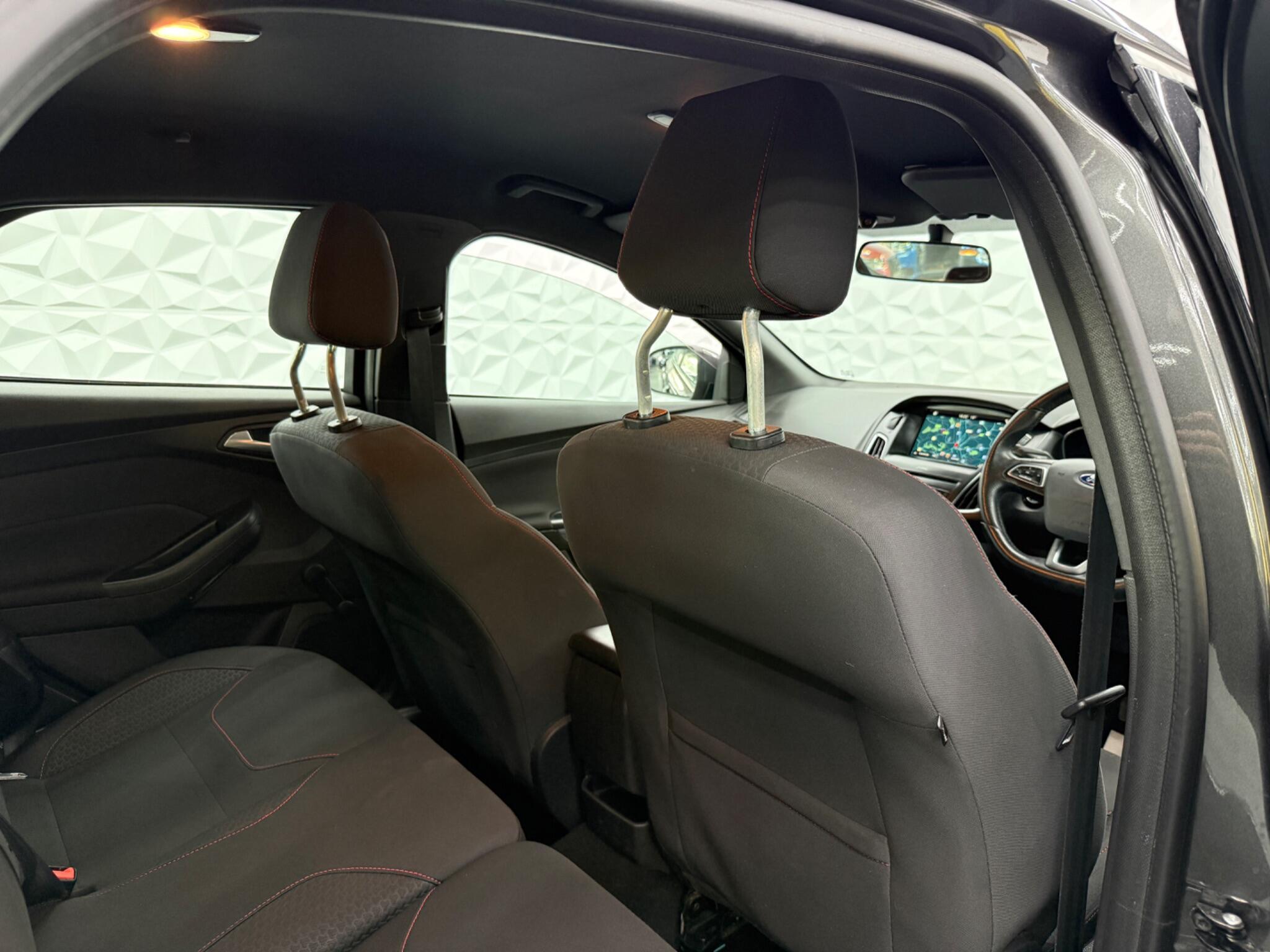 Ford Focus - Image 22