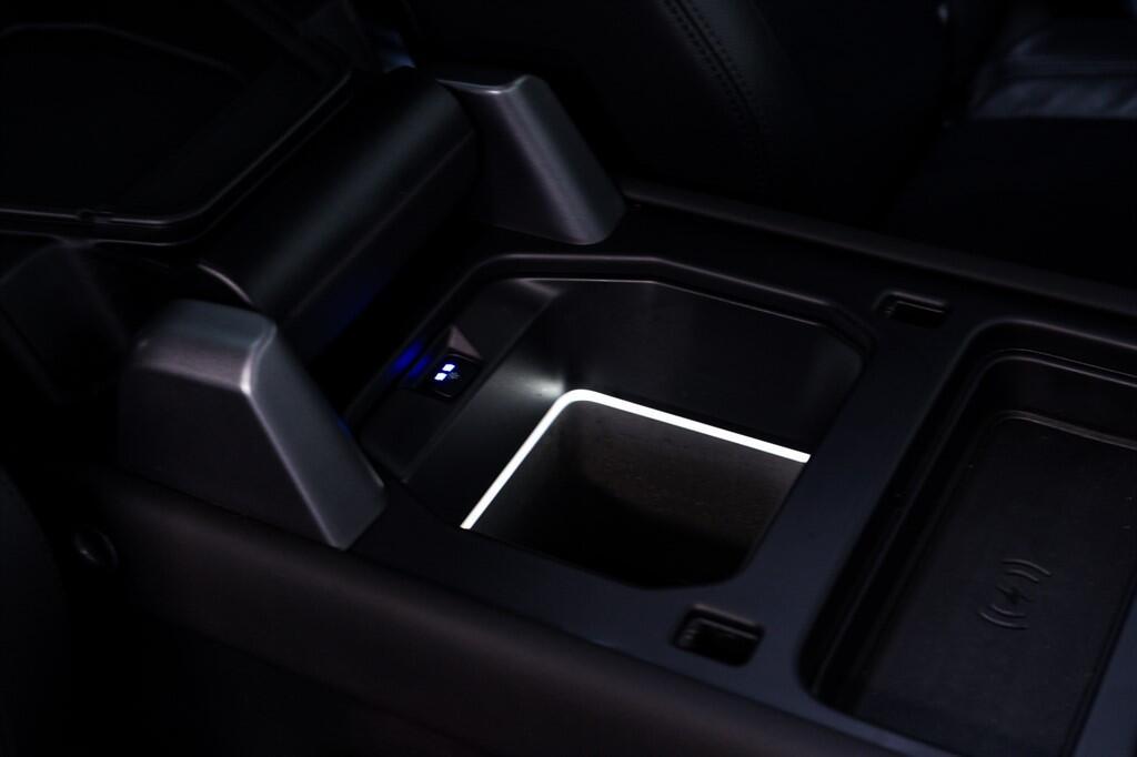 Land Rover Defender 110 - Image 29