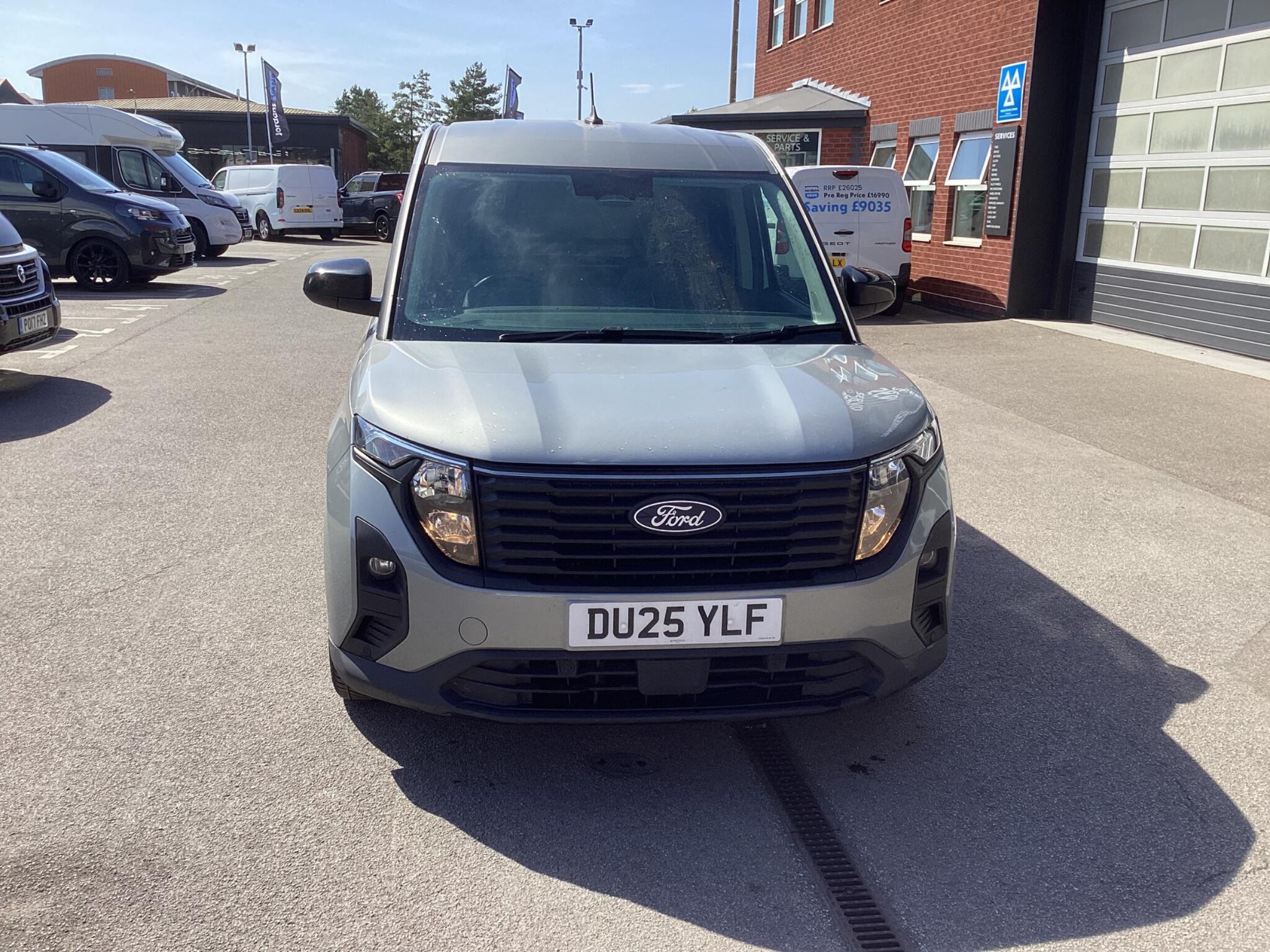 Ford Transit Courier - Image 2