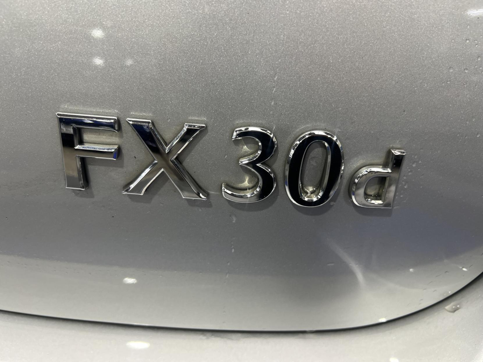 Infiniti FX - Image 13