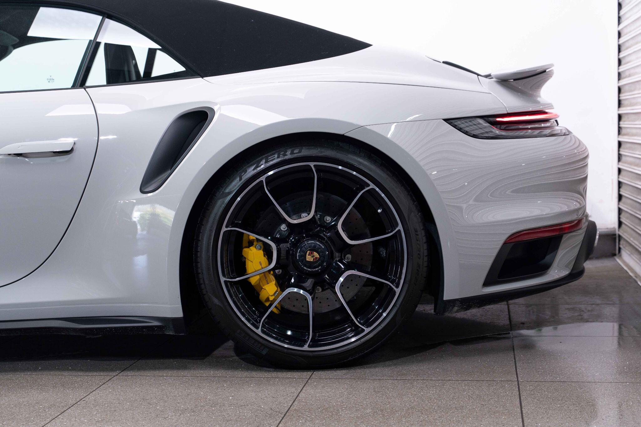 Porsche 911 - Image 18