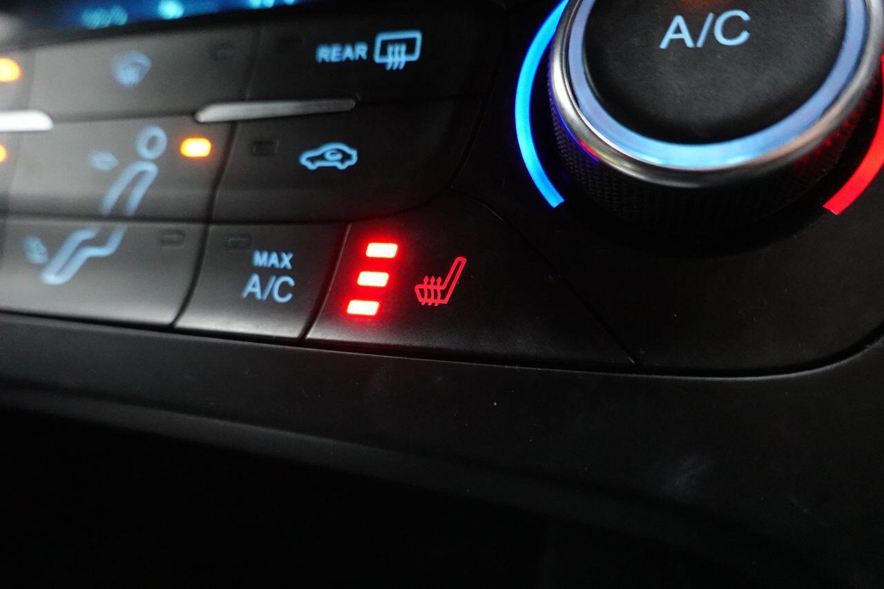 Ford Focus - Image 36