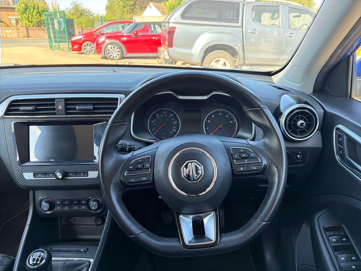 MG MG ZS - Image 10
