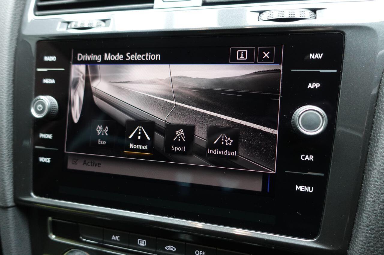 Volkswagen Golf - Image 35