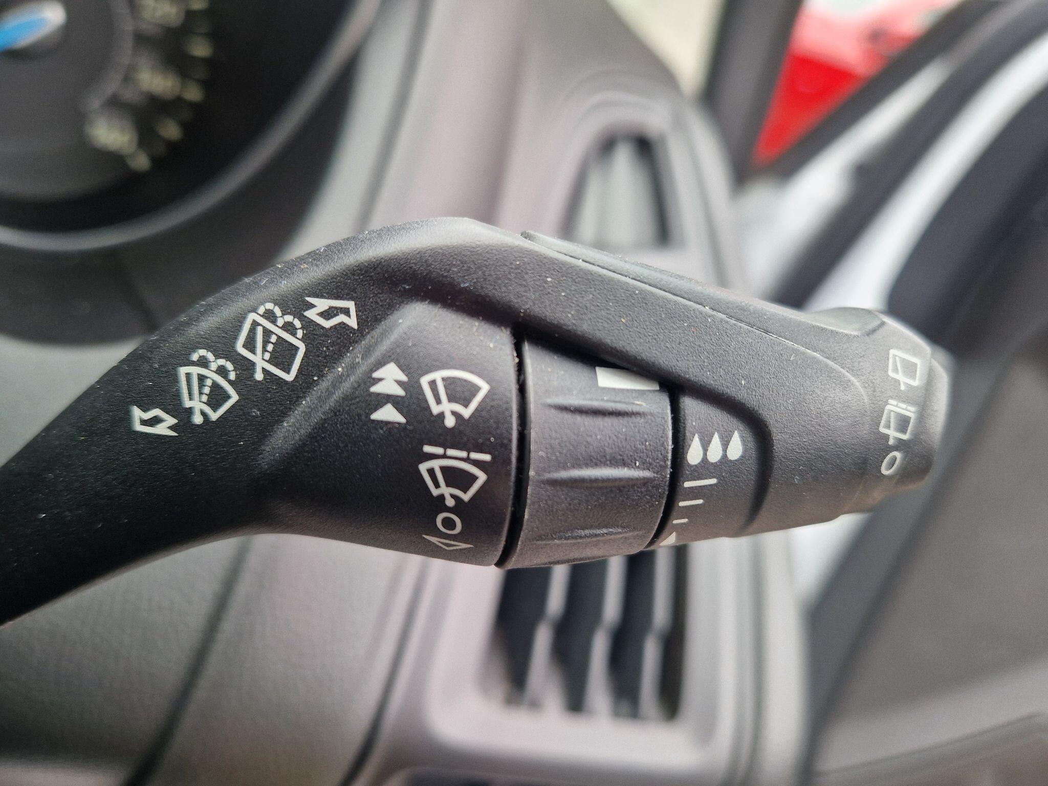 Ford Focus - Image 46