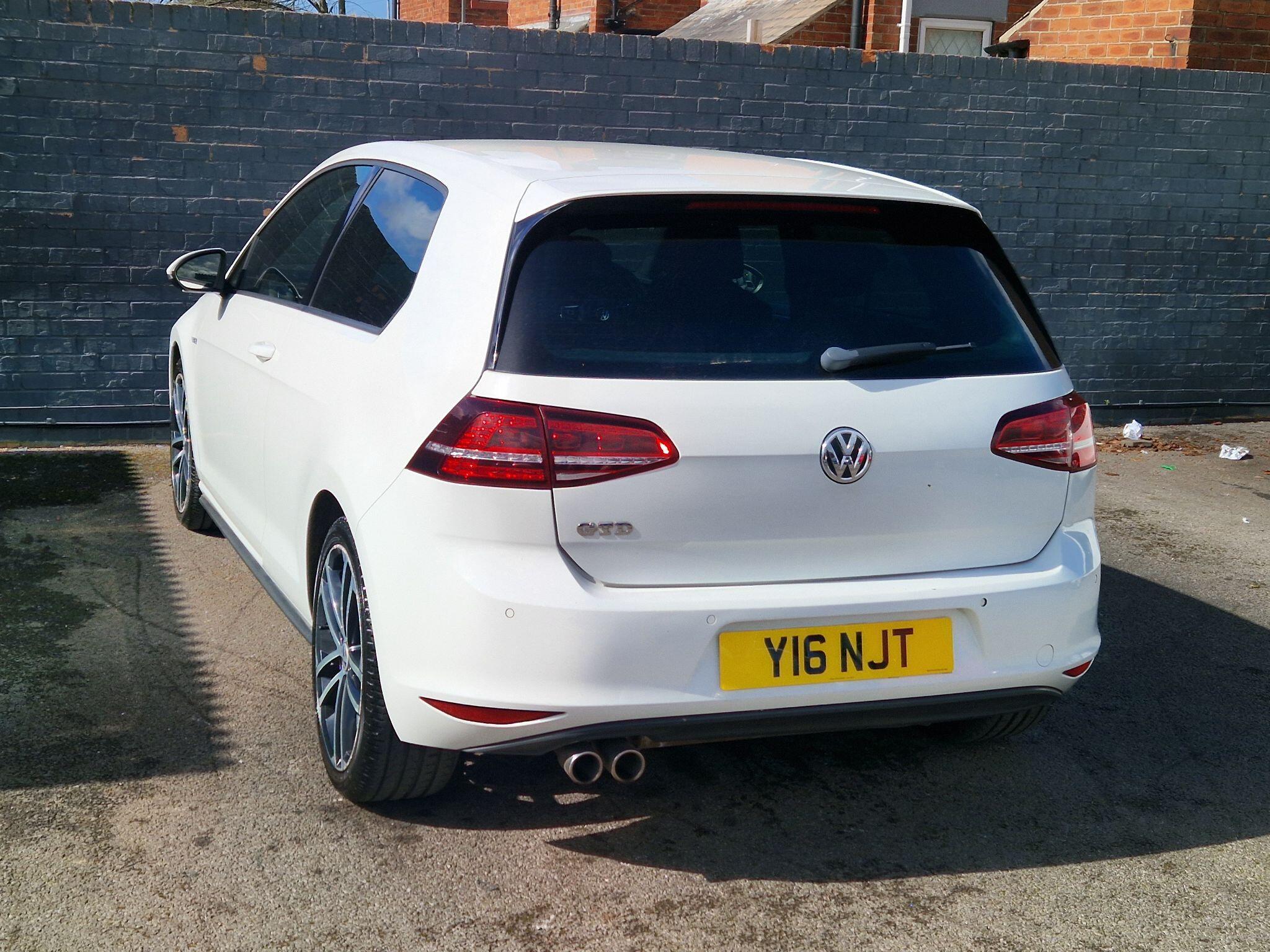 Volkswagen Golf - Image 8