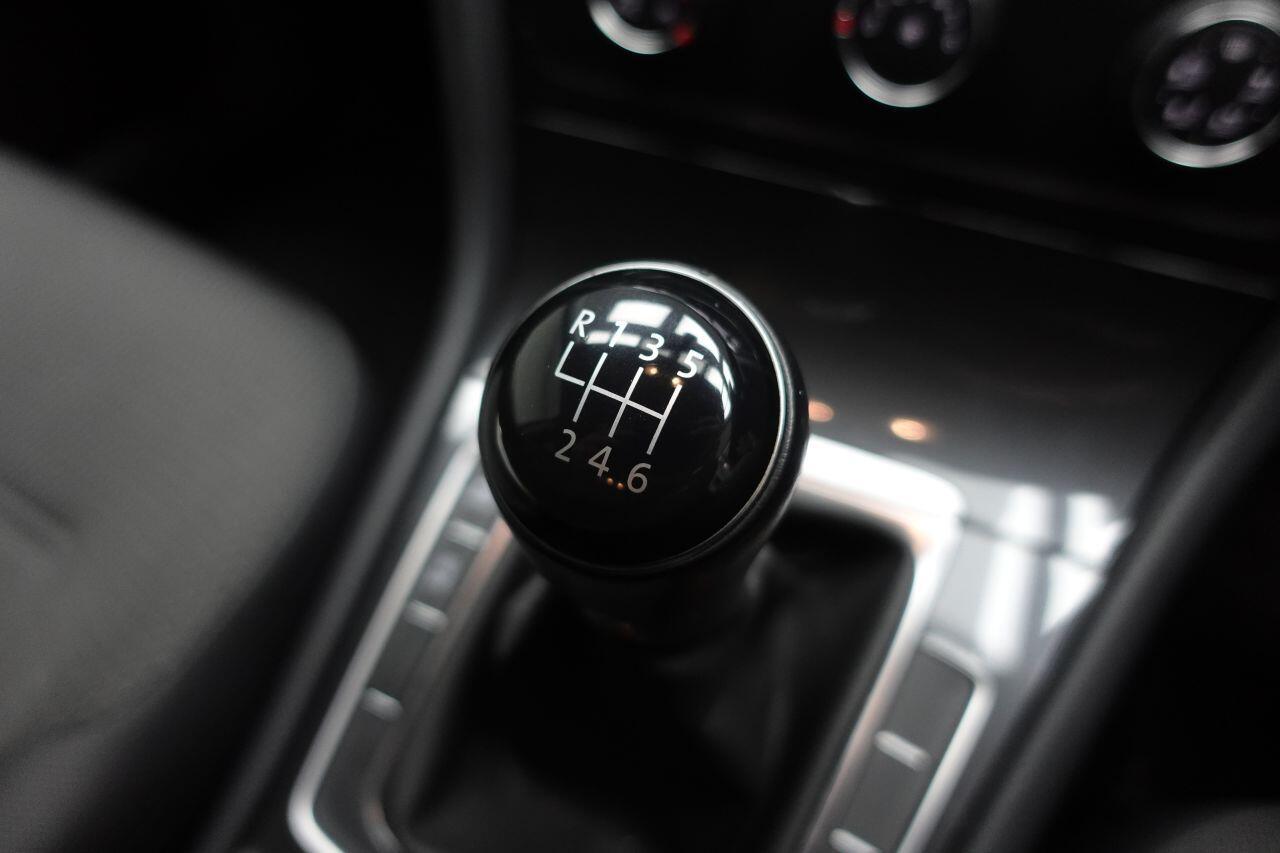 Volkswagen Golf - Image 50