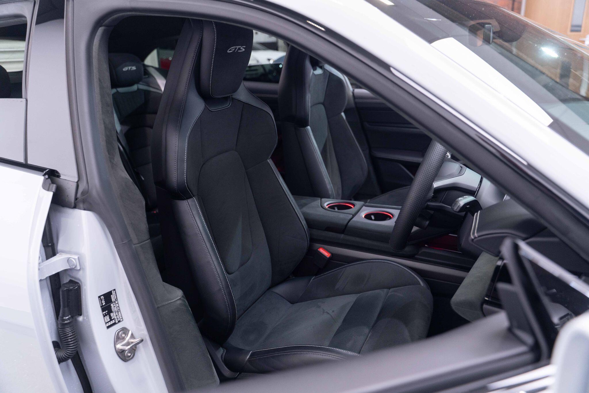 Porsche Taycan - Image 22