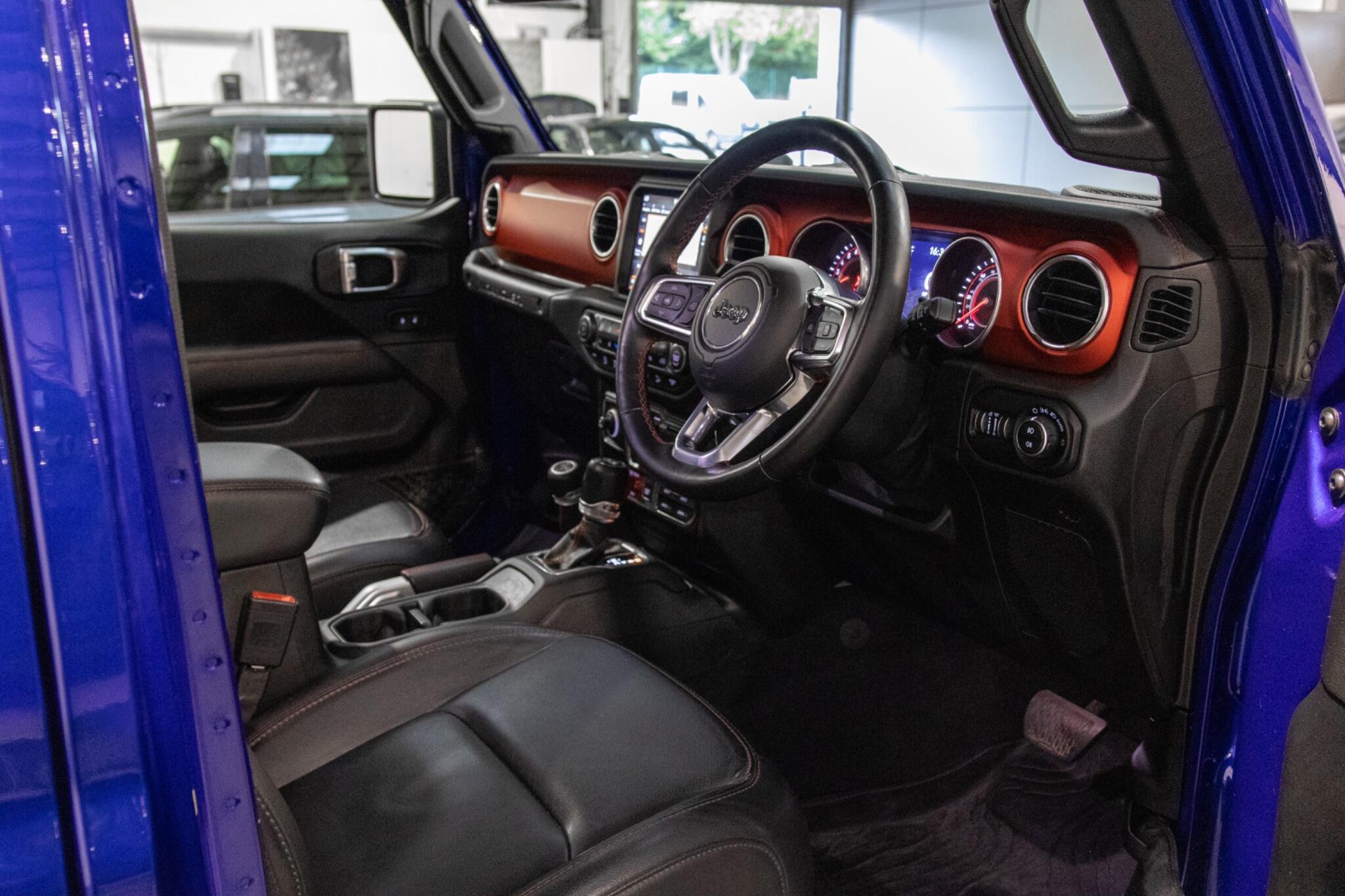 Jeep Wrangler - Image 11