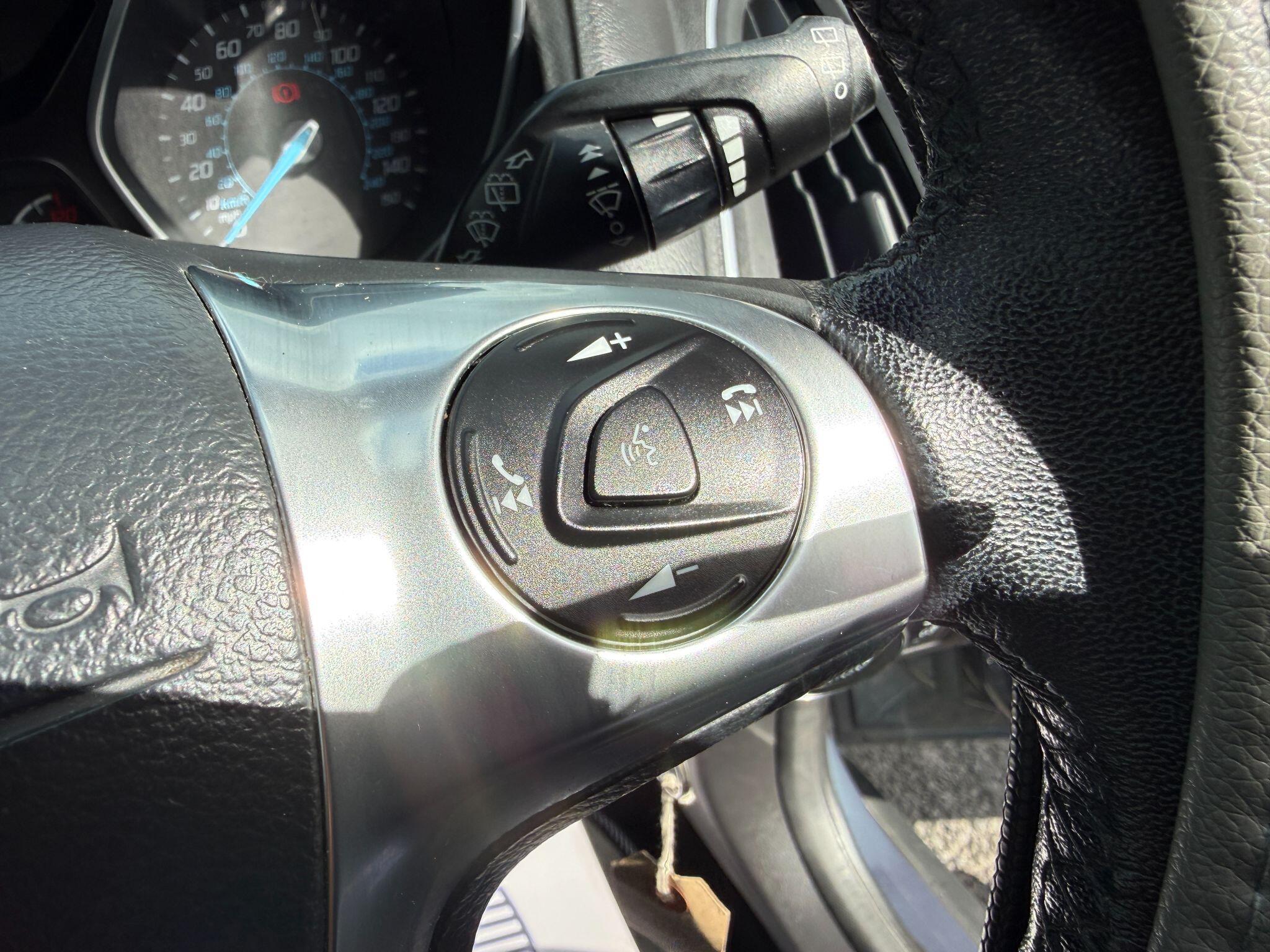 Ford Focus - Image 41