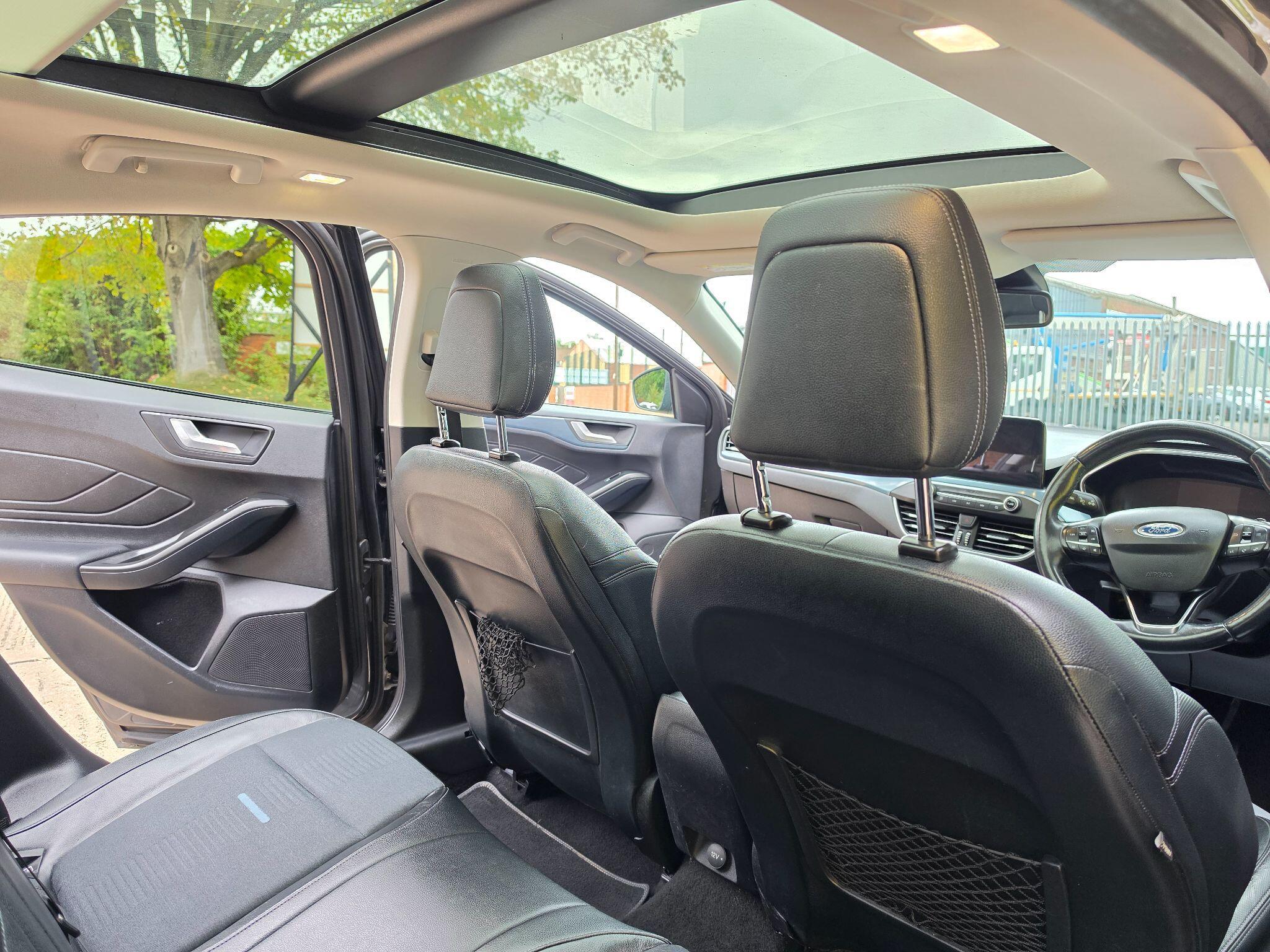 Ford Focus - Image 19