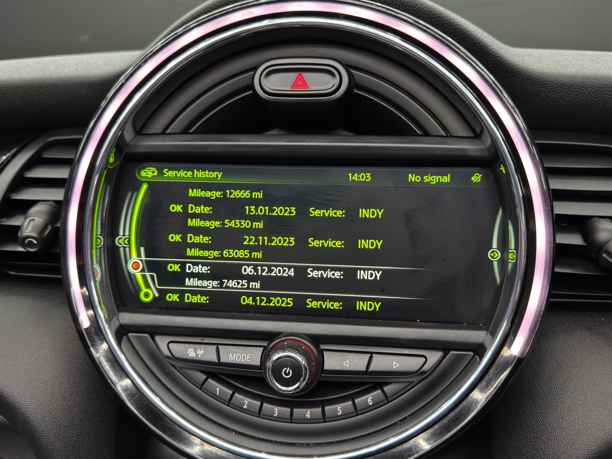 MINI Convertible - Image 35