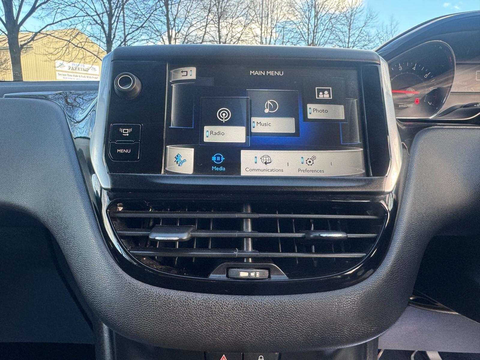 Peugeot 208 - Image 30