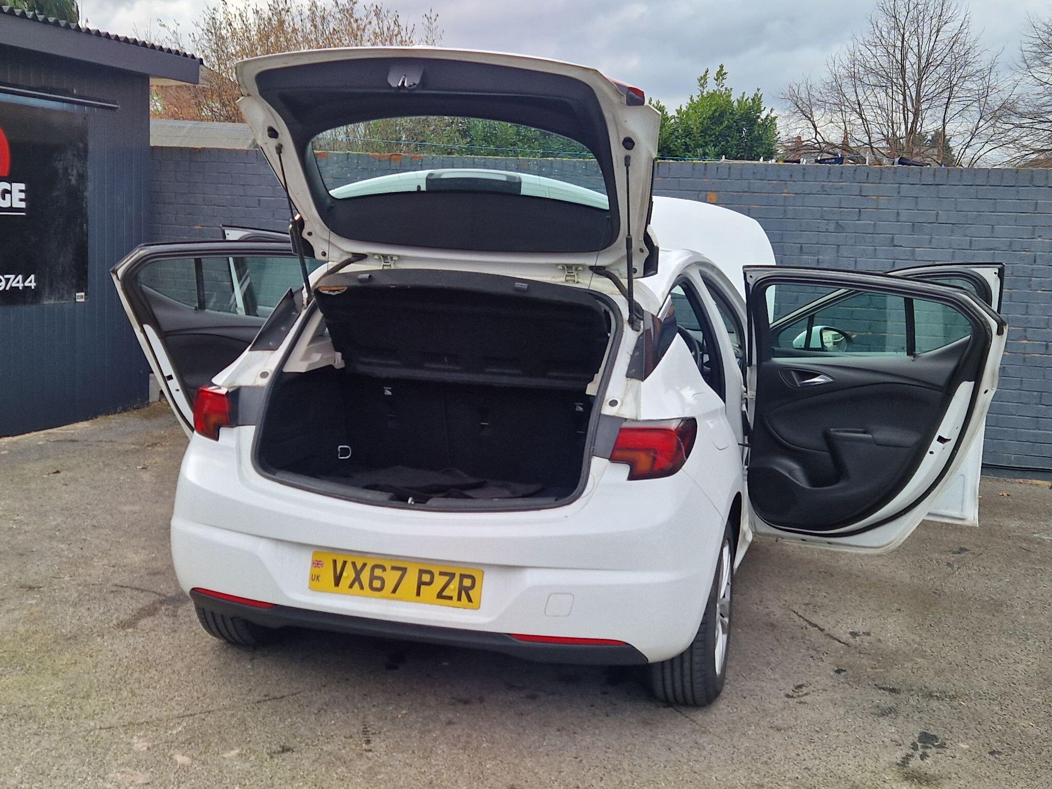 Vauxhall Astra - Image 21