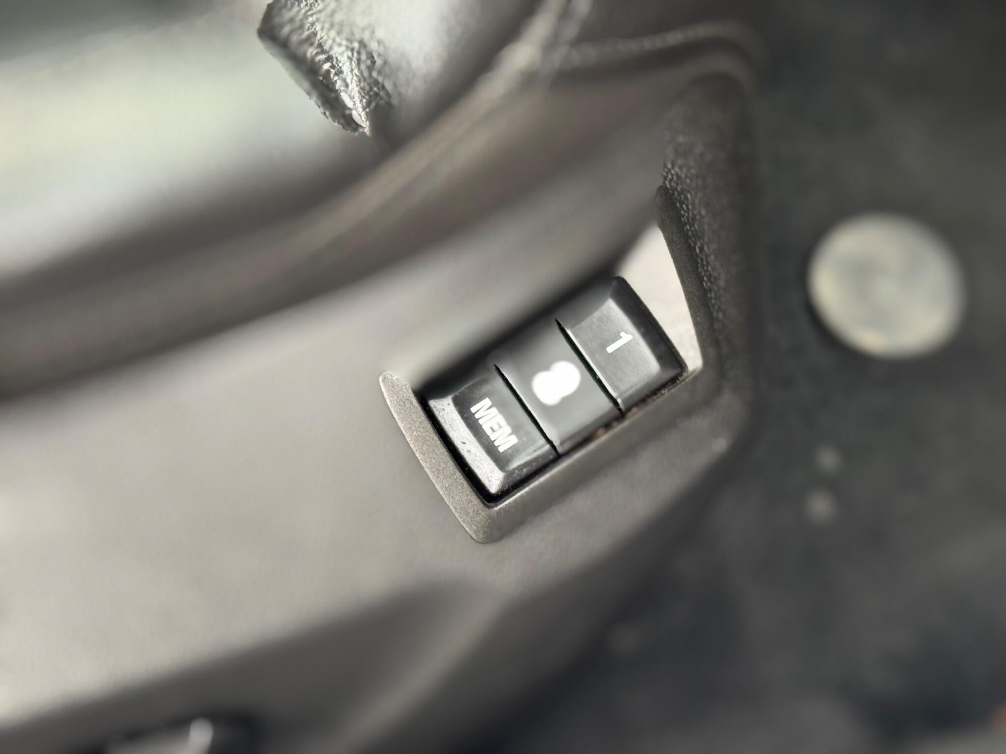 Vauxhall Insignia - Image 16