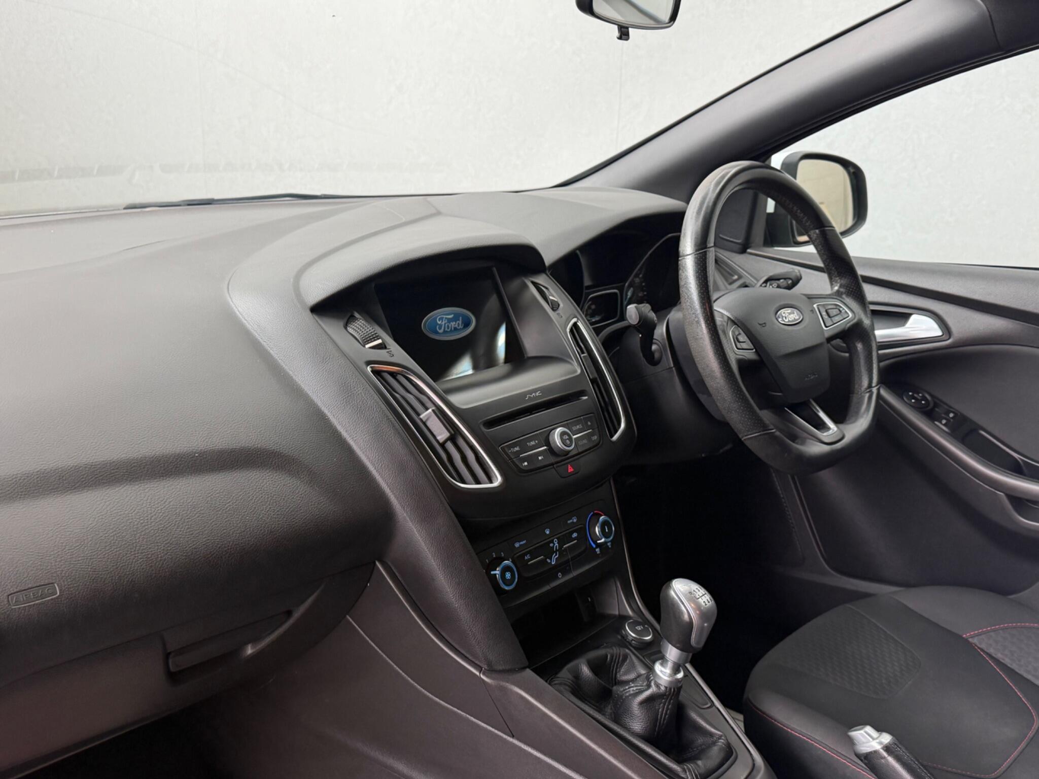 Ford Focus - Image 19