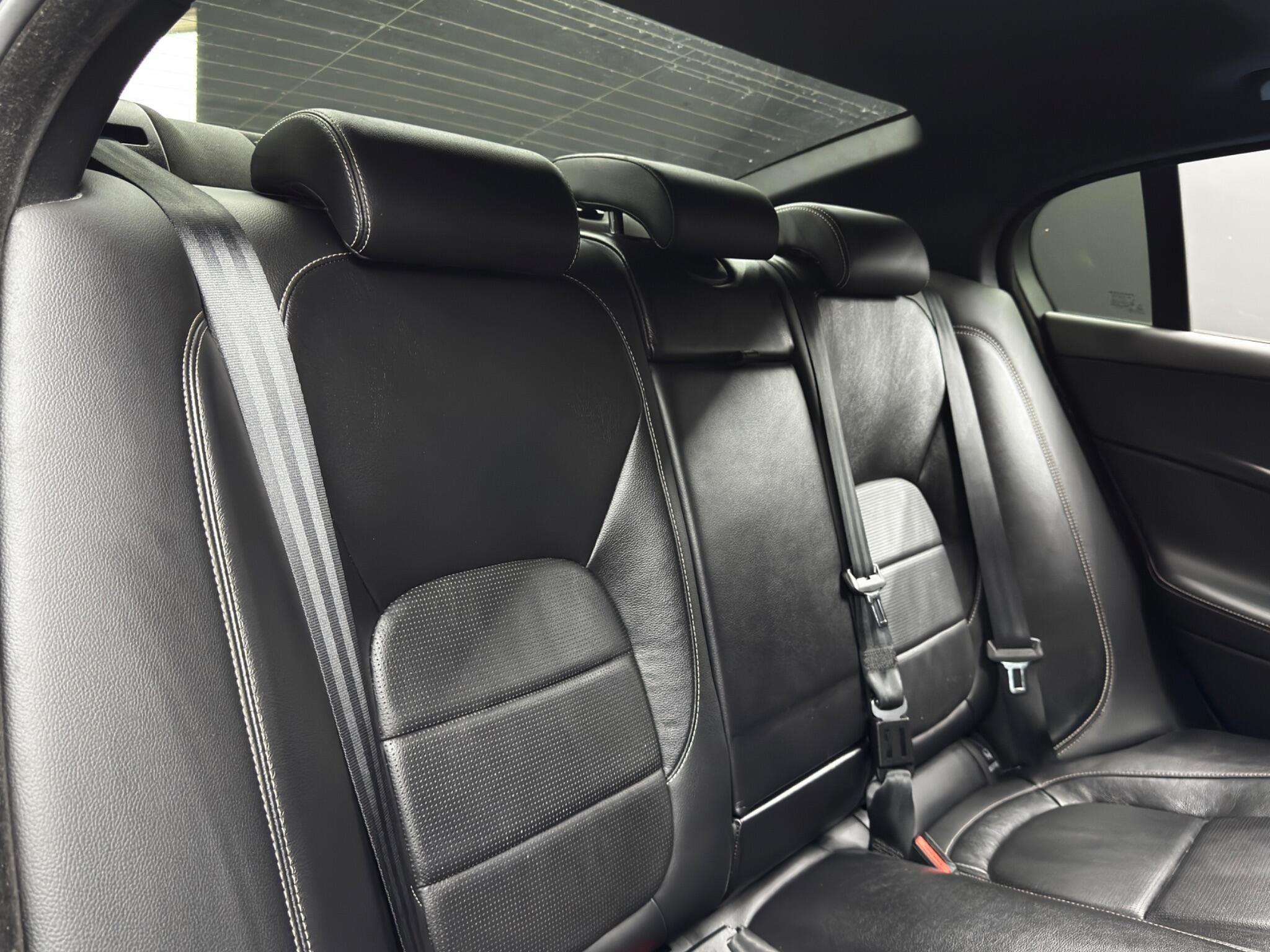 Jaguar XE - Image 15