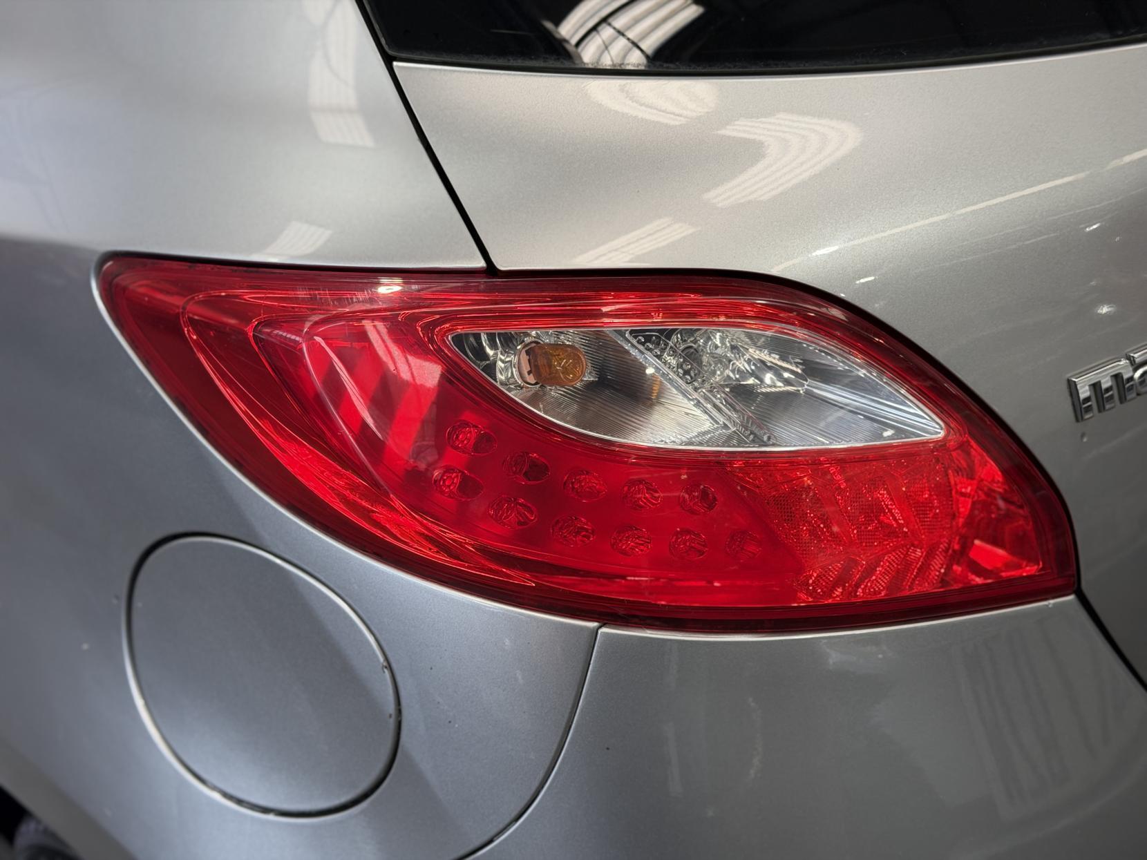 Mazda MAZDA2 - Image 12