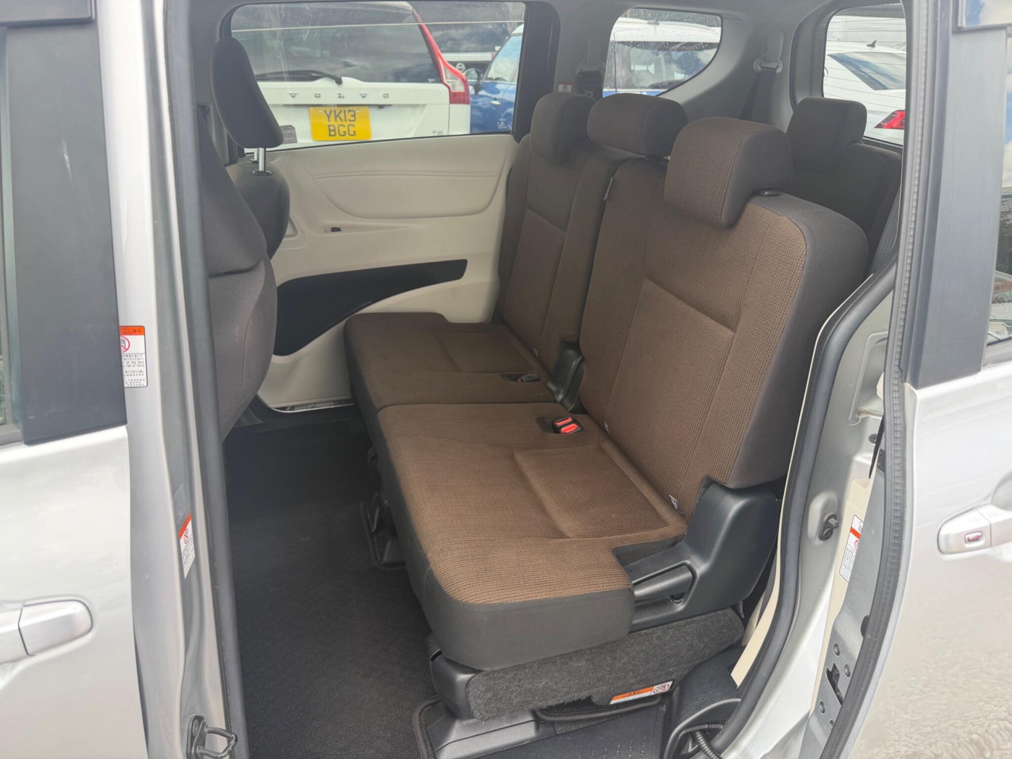 Toyota Sienta - Image 11