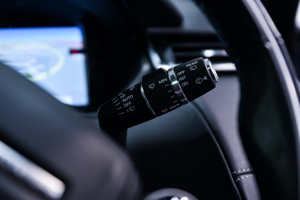 Land Rover Range Rover Velar - Image 36