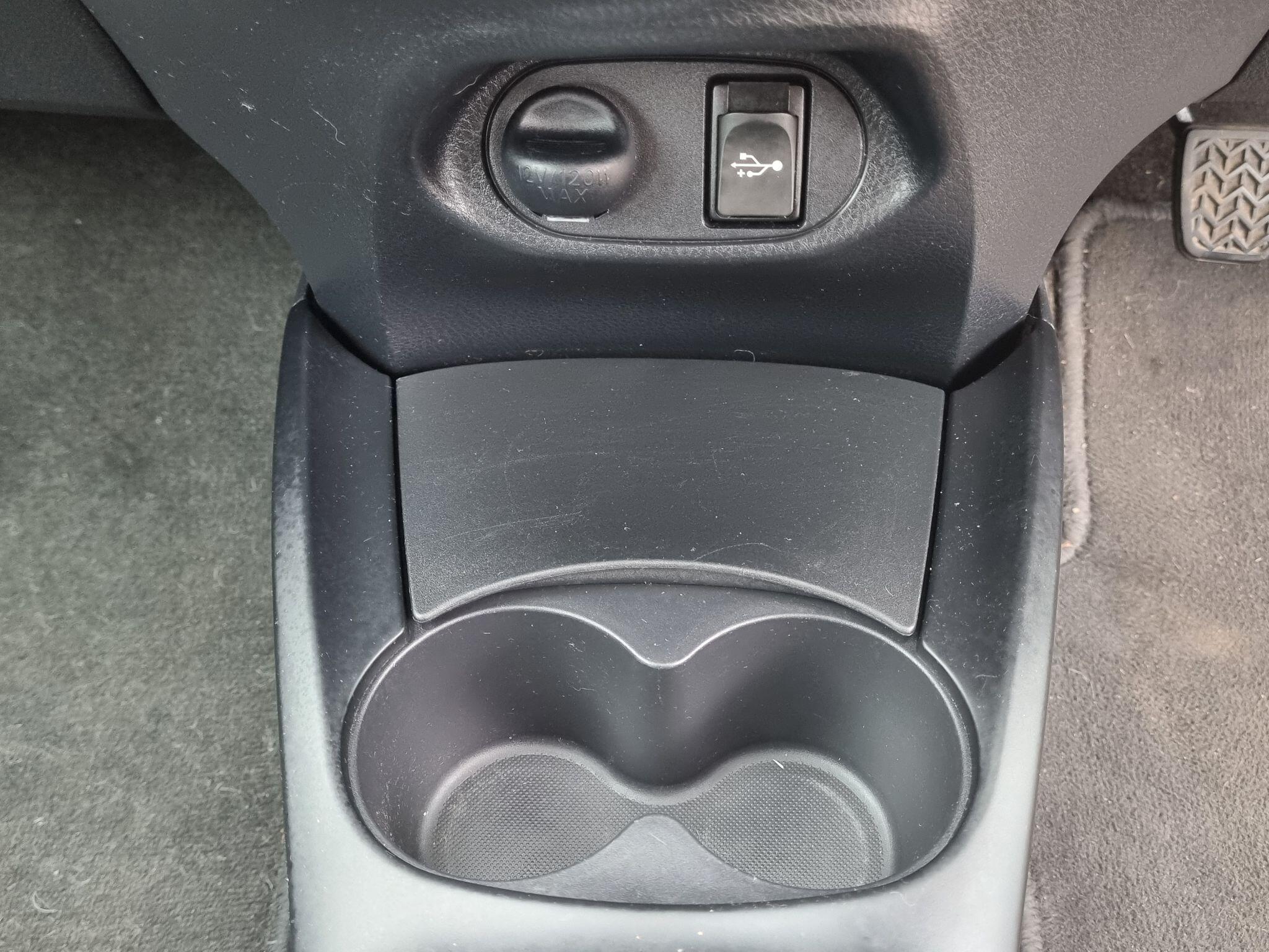 Toyota Yaris - Image 27