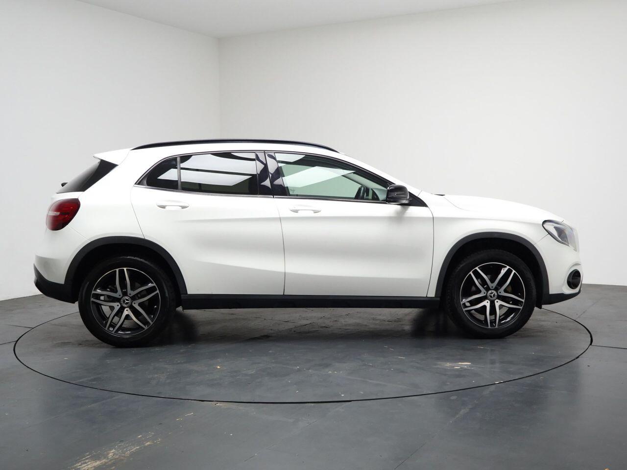 Mercedes-benz GLA - Image 14