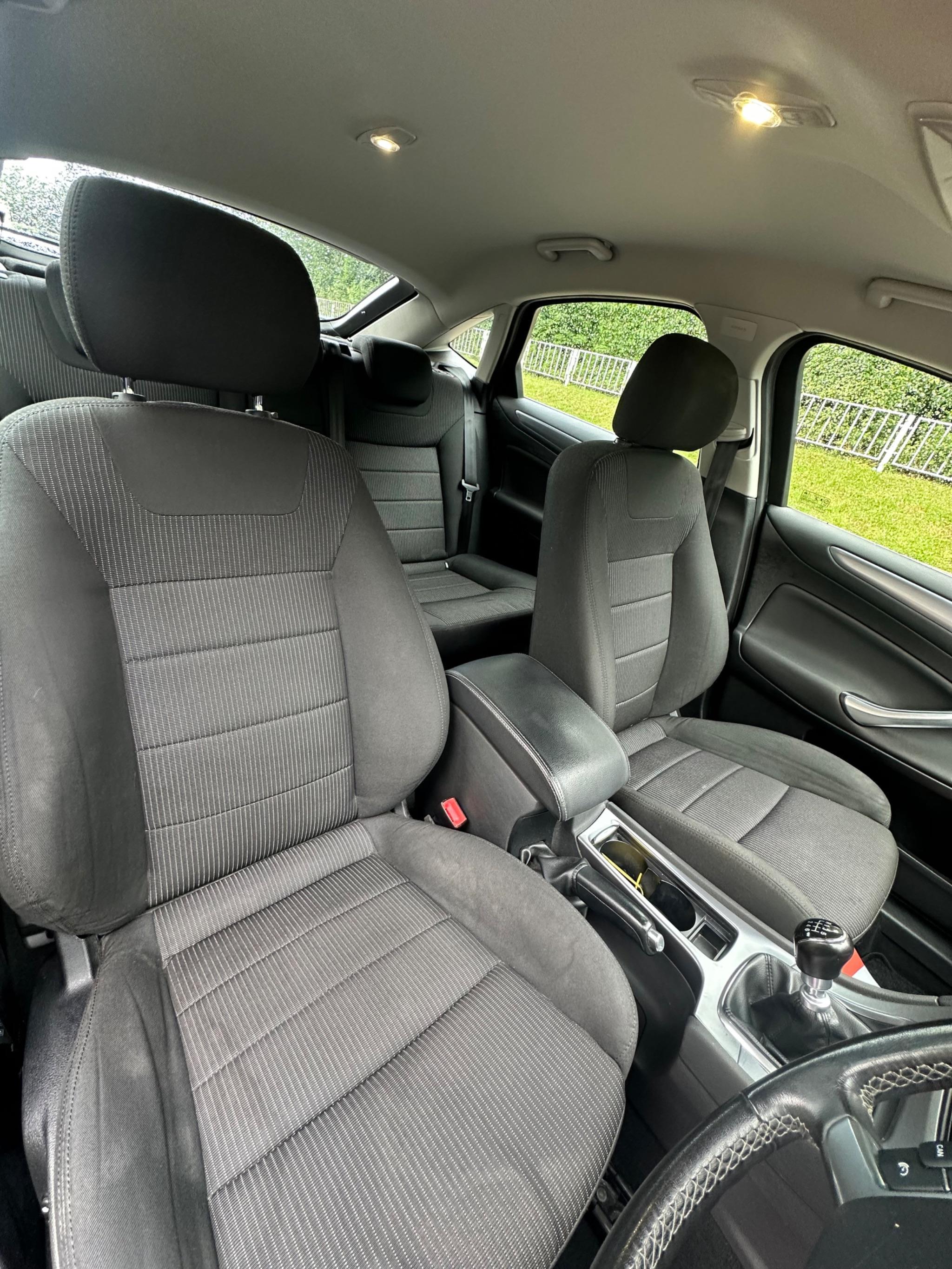 Ford Mondeo - Image 27