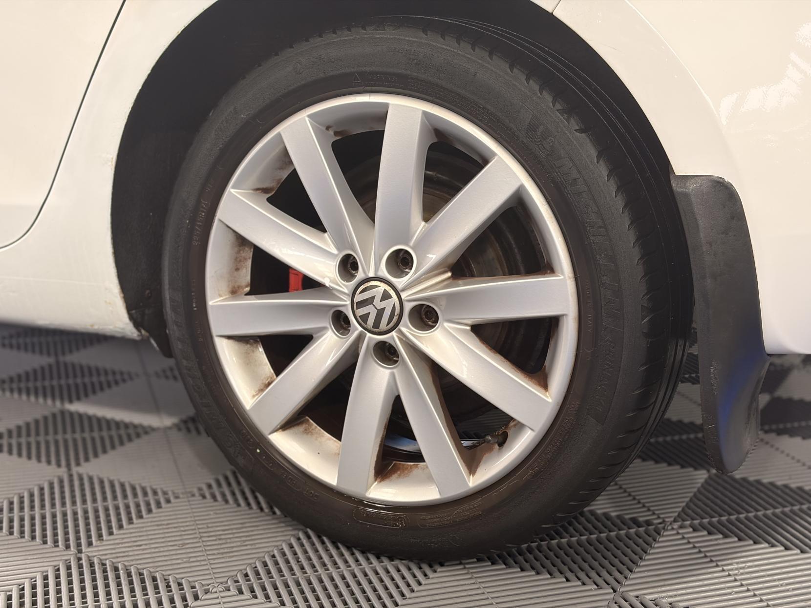 Volkswagen Golf - Image 15