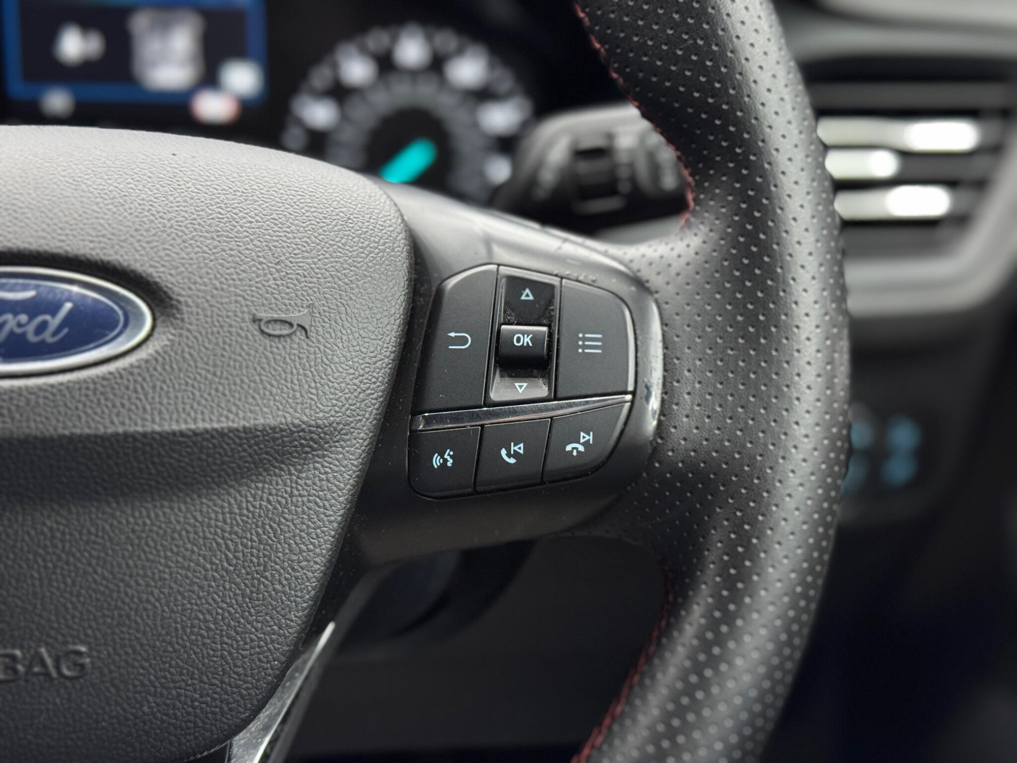Ford Focus - Image 21