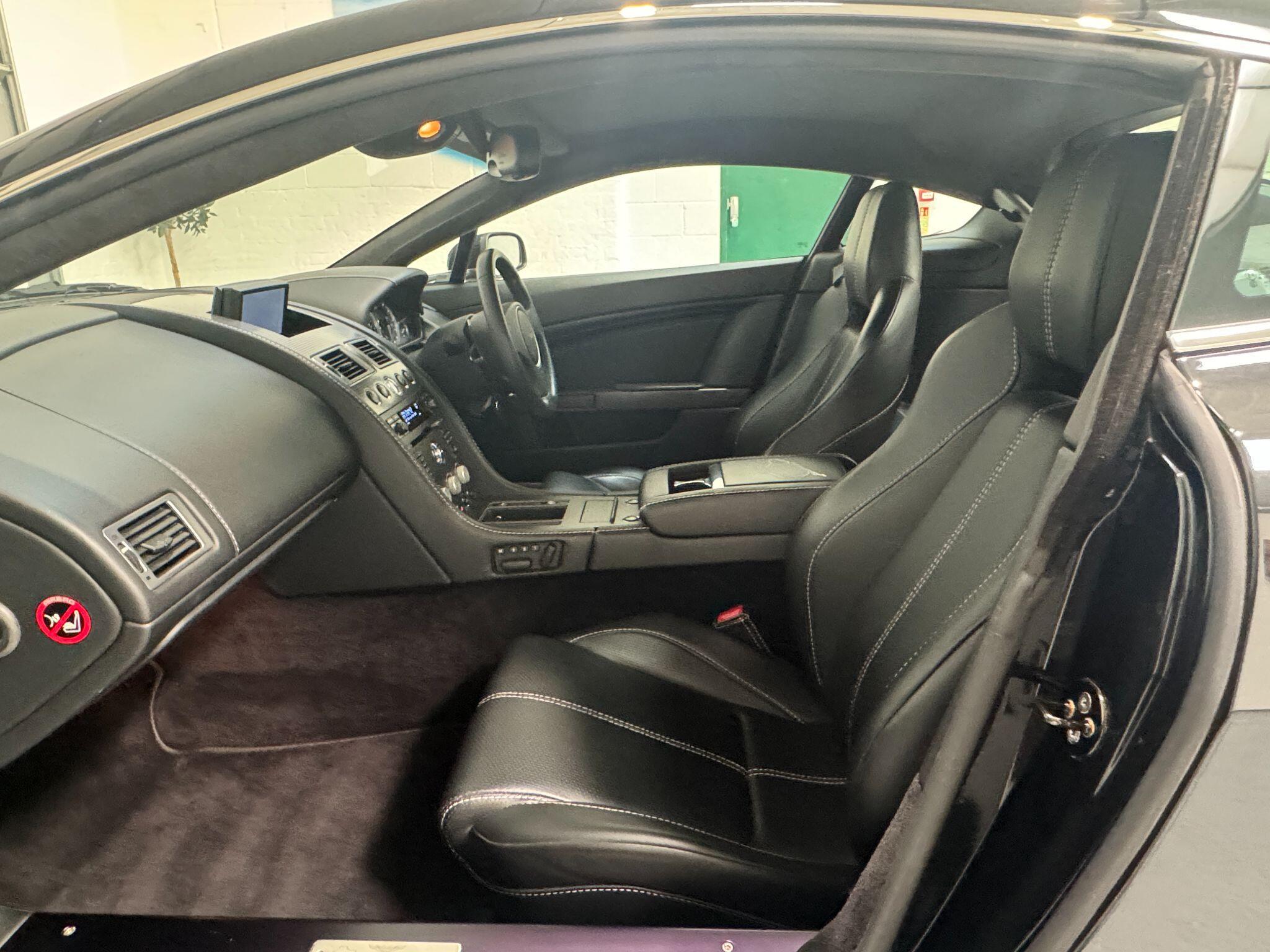 Aston Martin Vantage - Image 37