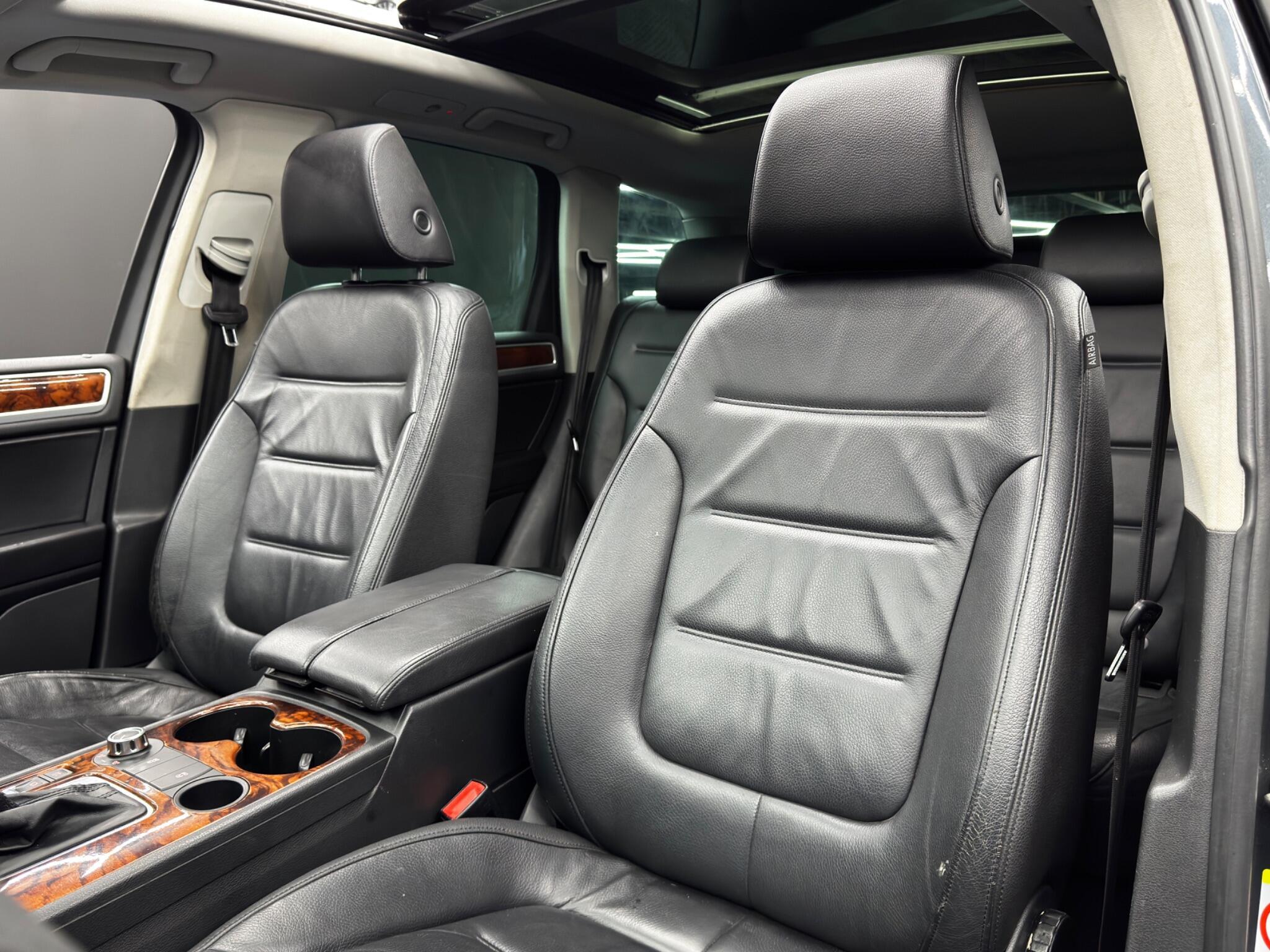 Volkswagen Touareg - Image 14
