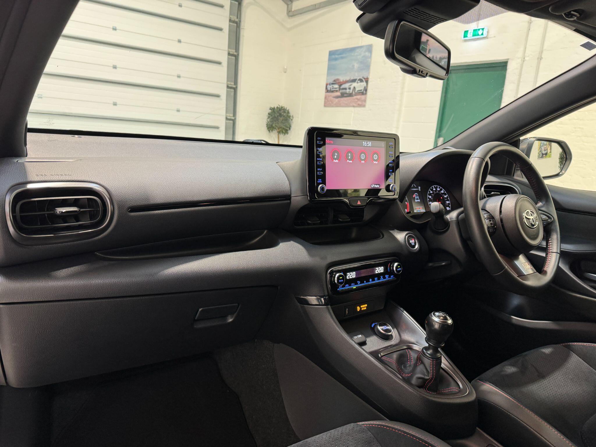 Toyota Yaris - Image 20