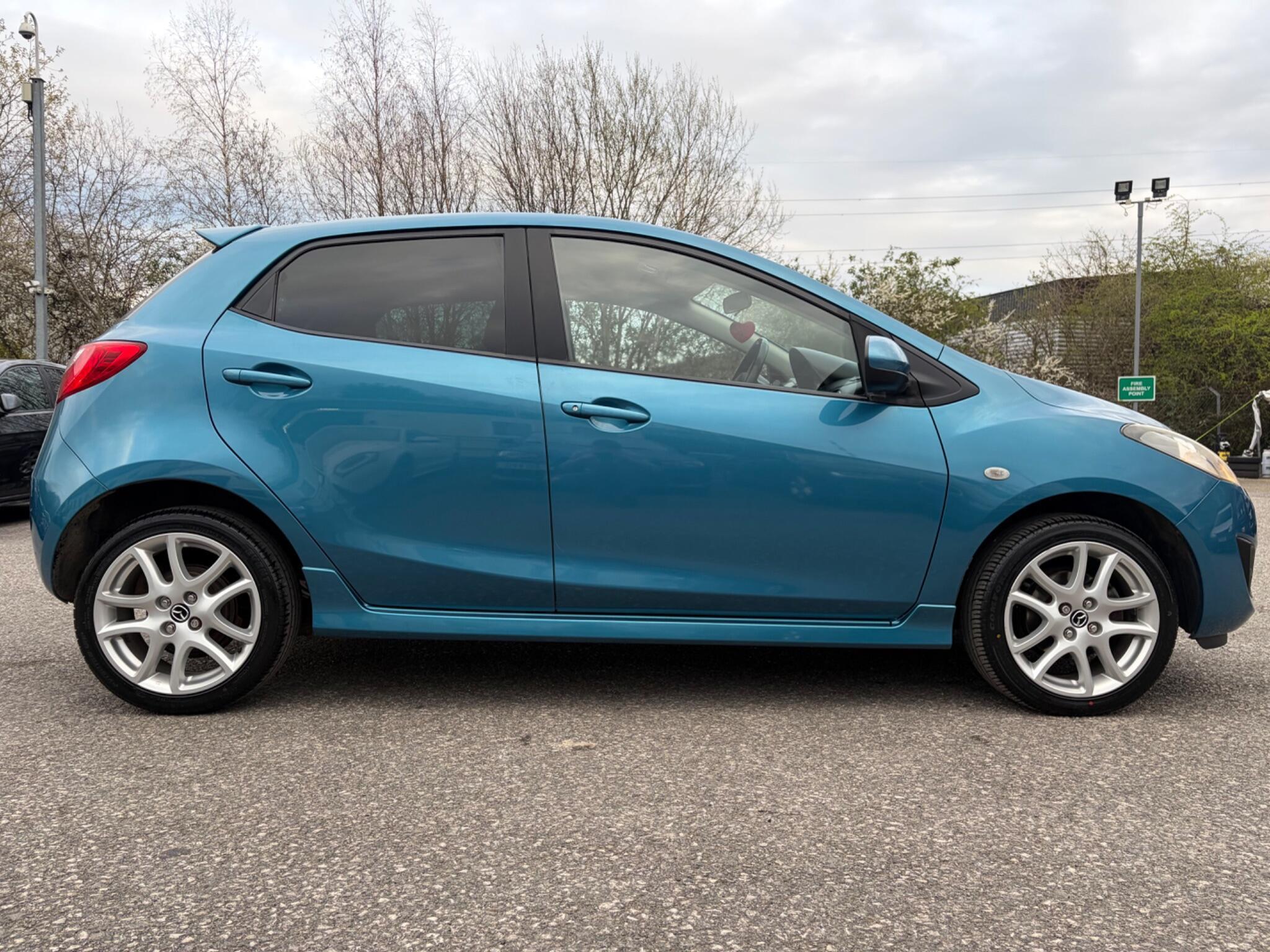Mazda MAZDA2 - Image 13