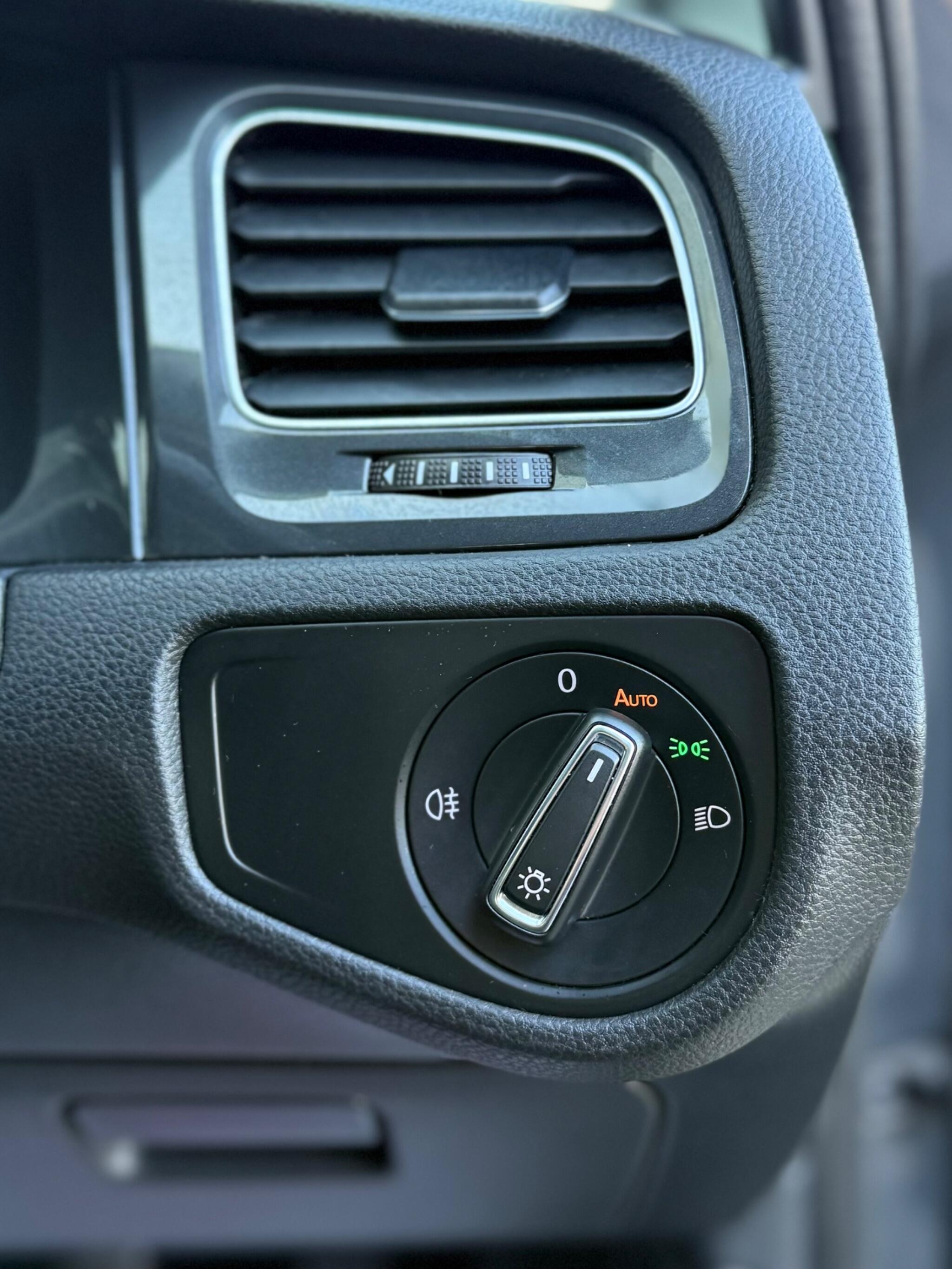 Volkswagen Golf - Image 41