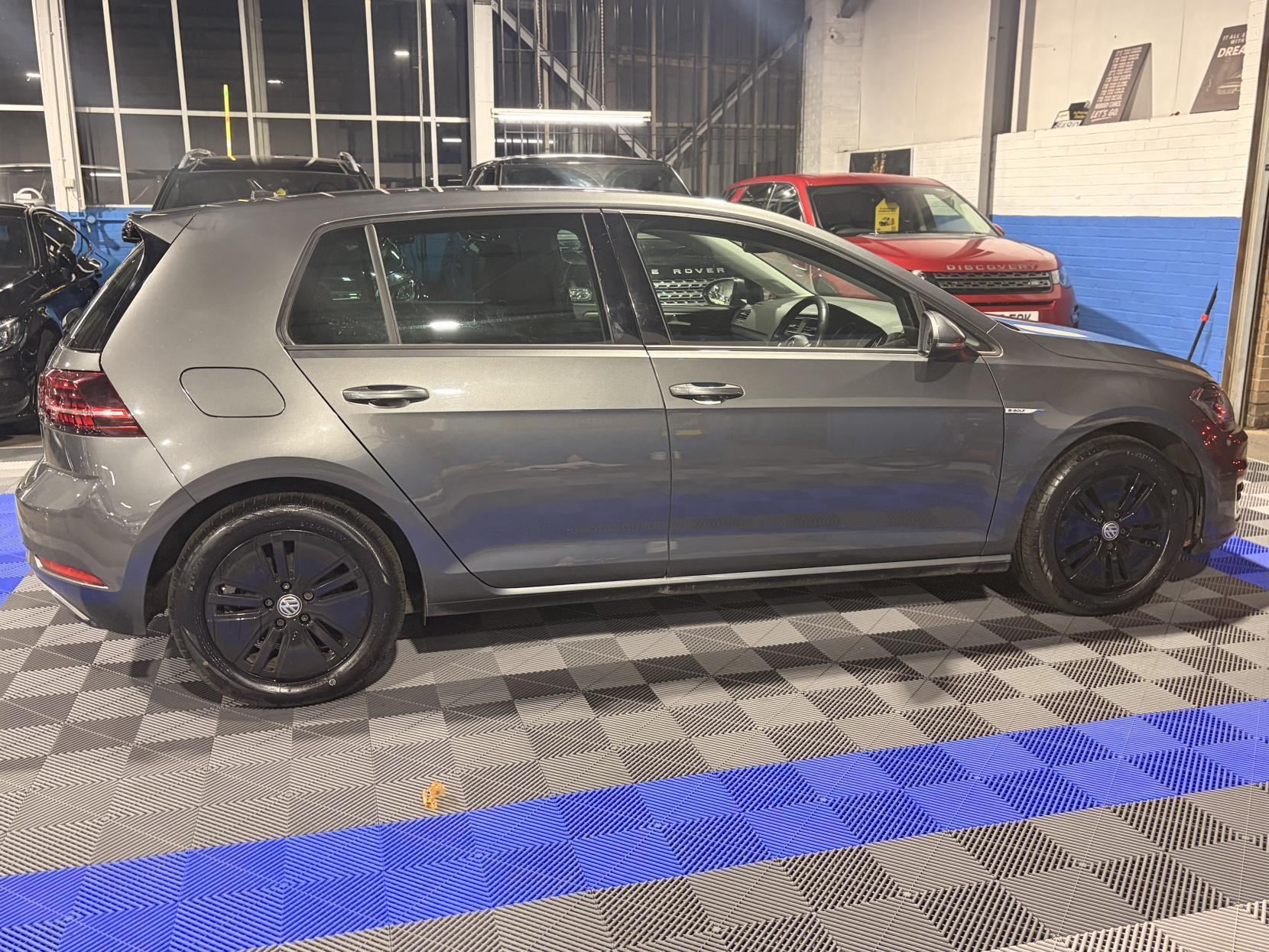 Volkswagen e-Golf - Image 13