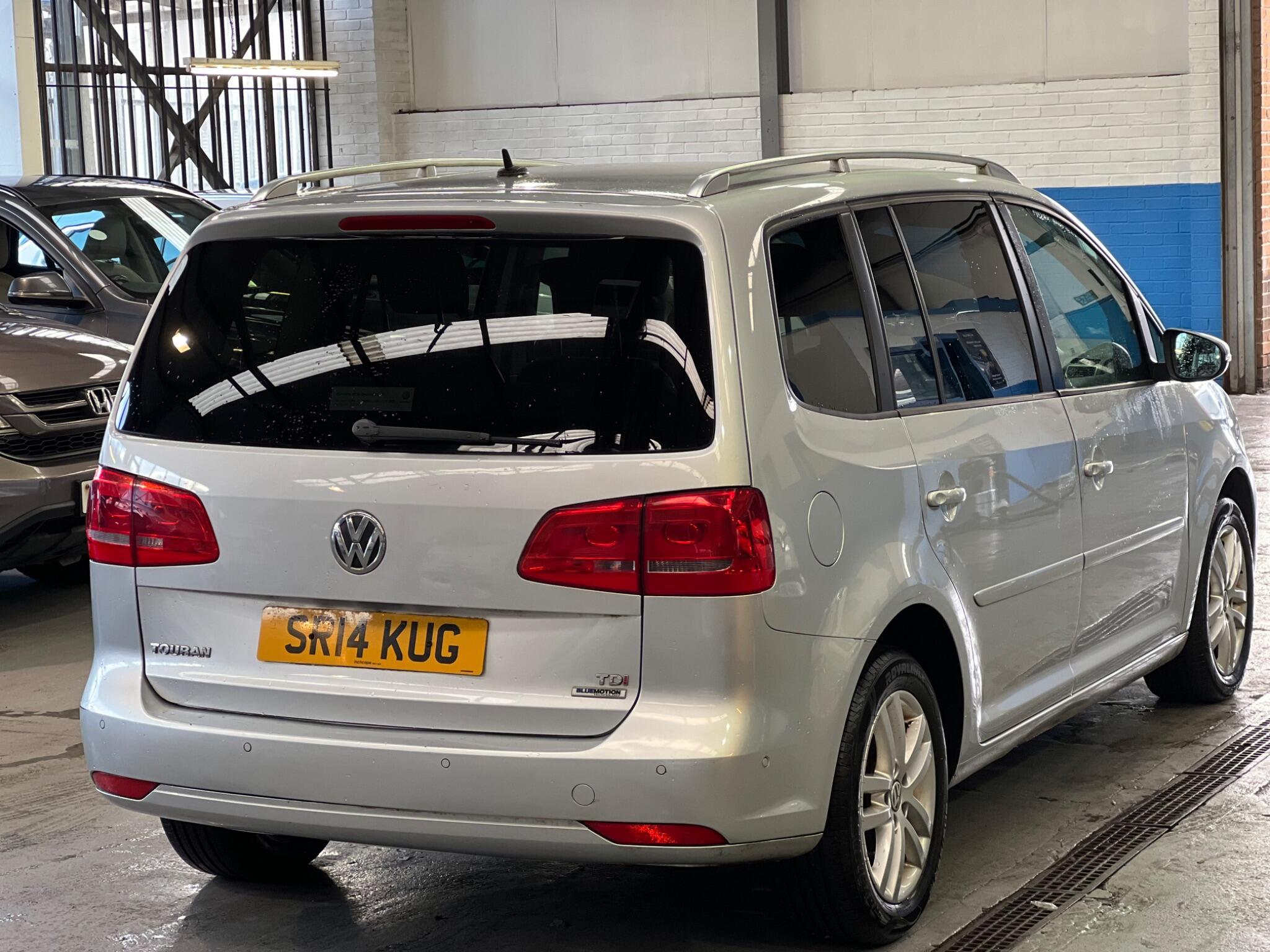 Volkswagen Touran - Image 13