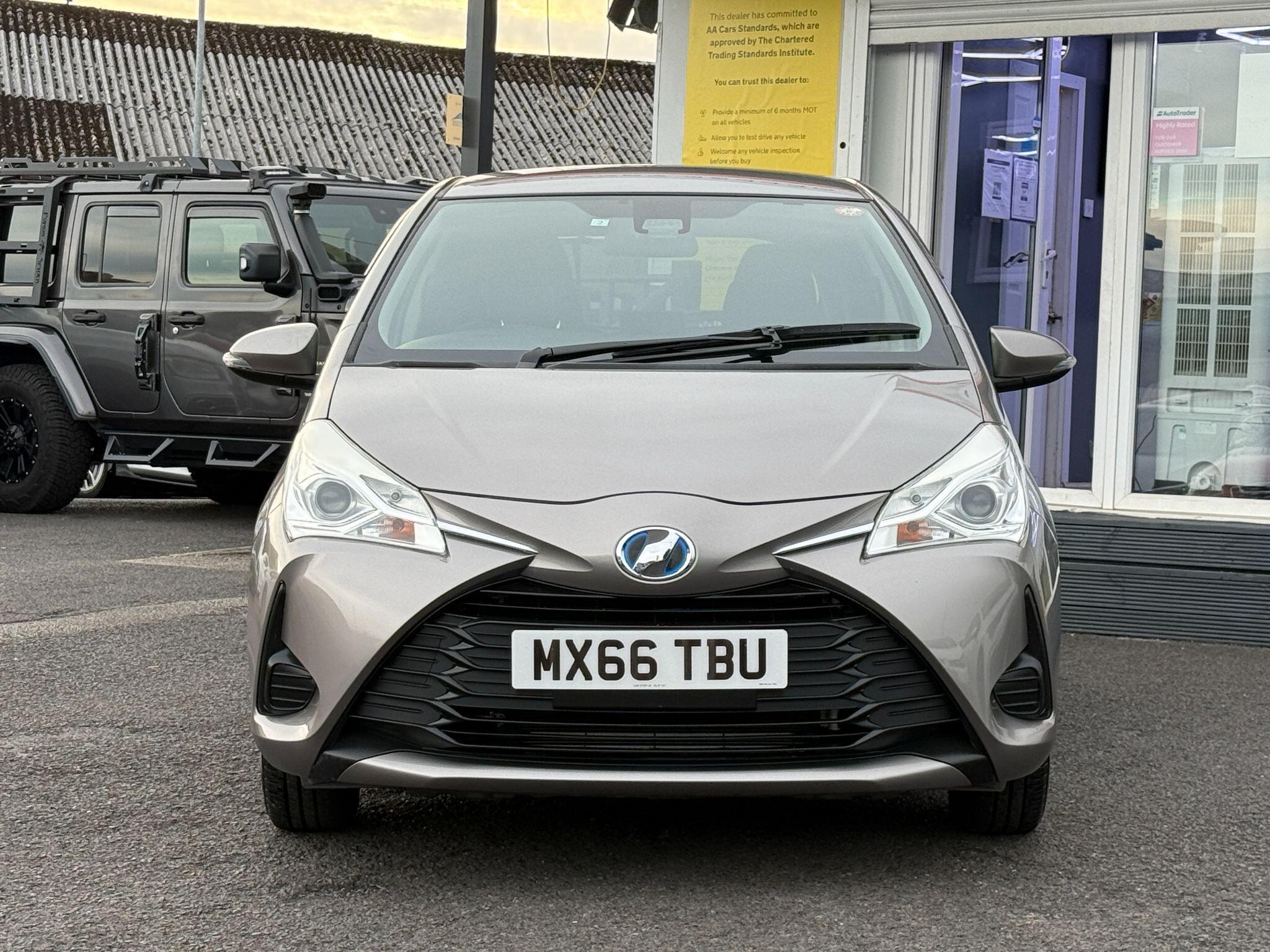 Toyota VITZ - Image 8
