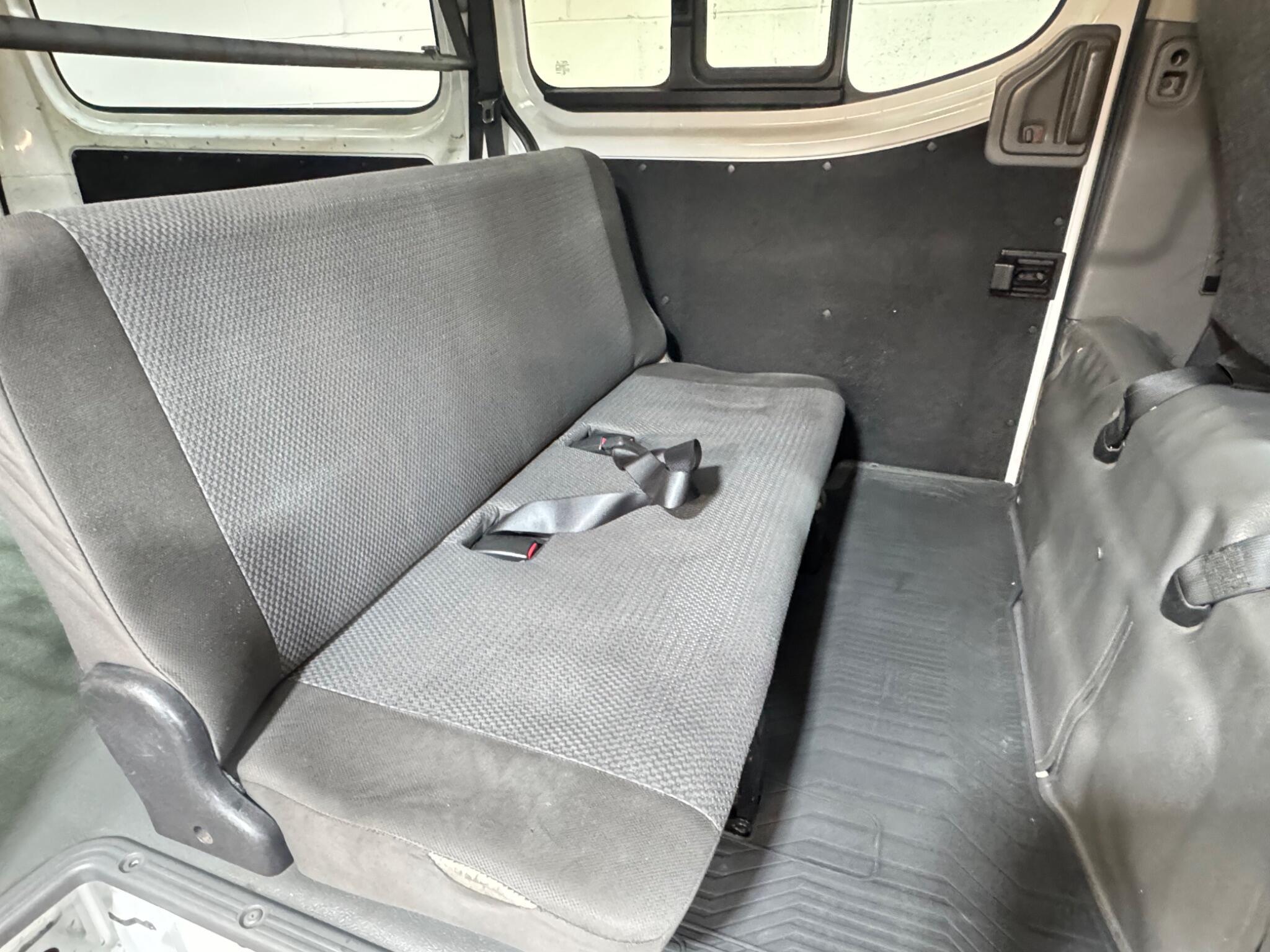 Nissan NV300 - Image 9