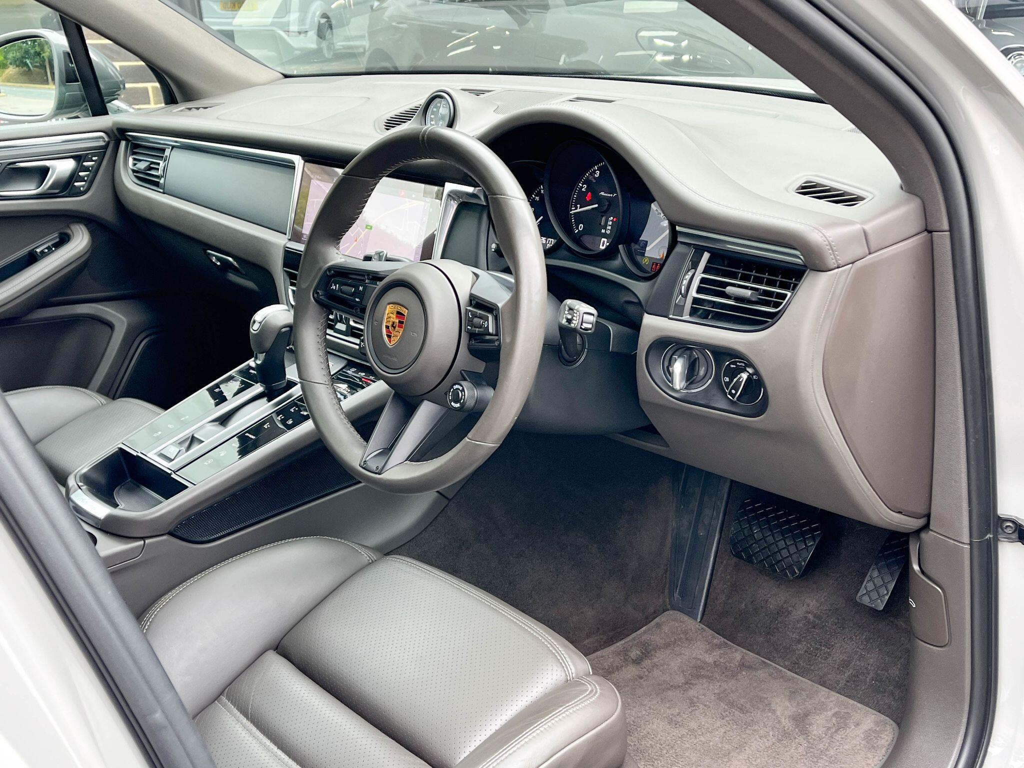 Porsche Macan - Image 19