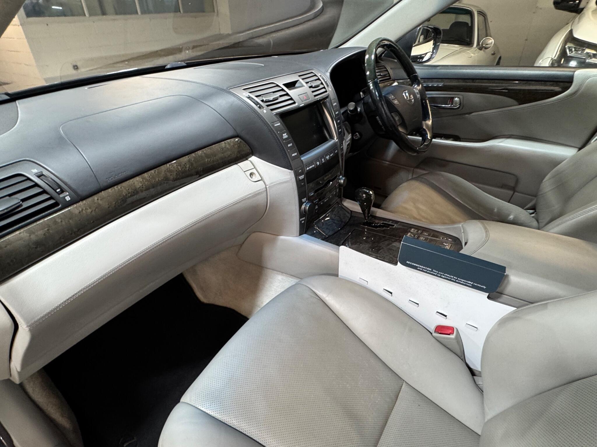 Lexus LS - Image 11