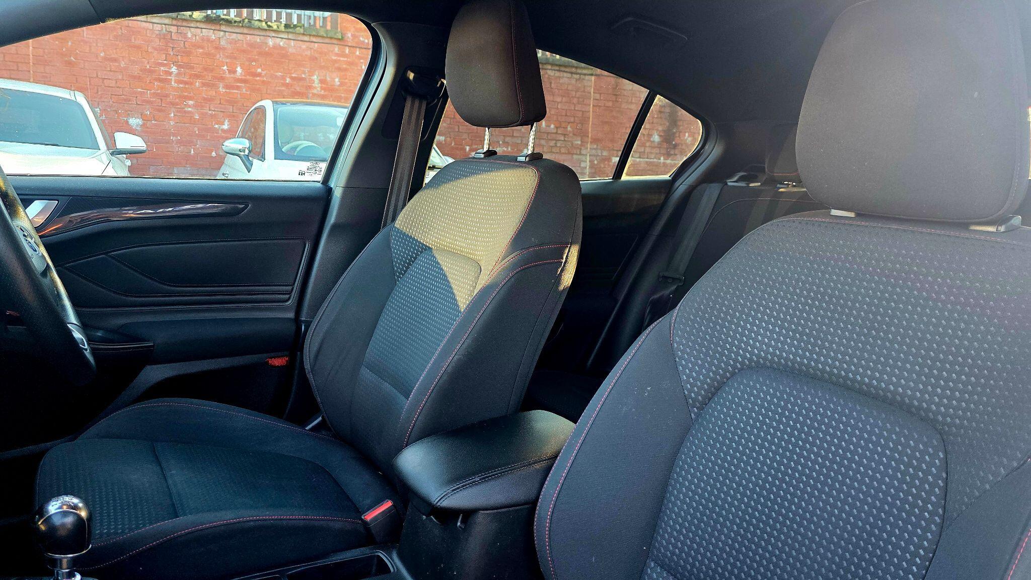 Ford Focus - Image 15