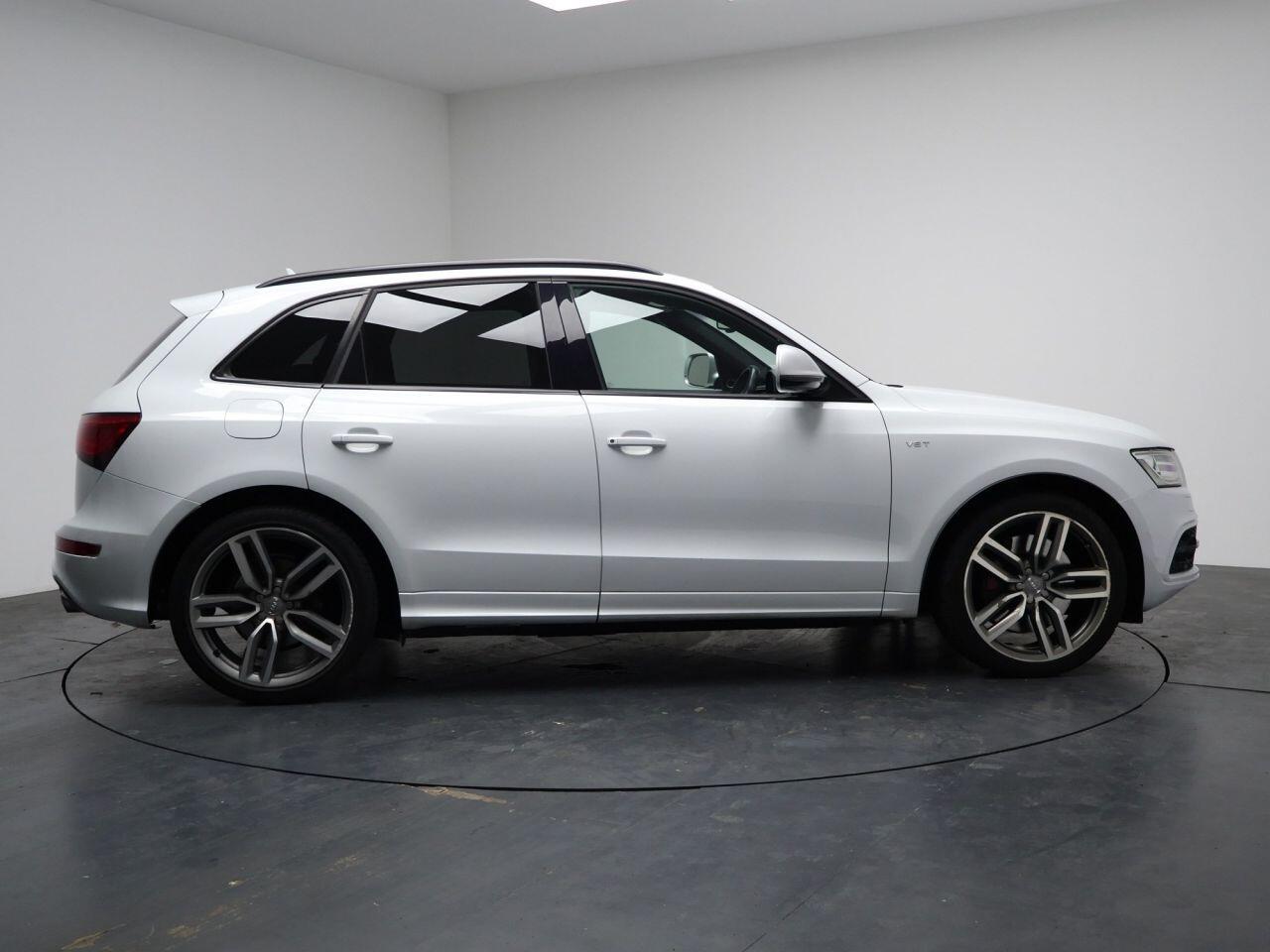 Audi SQ5 - Image 12