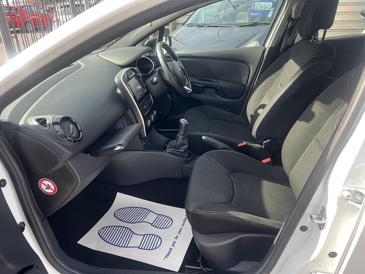 Renault Clio - Image 9
