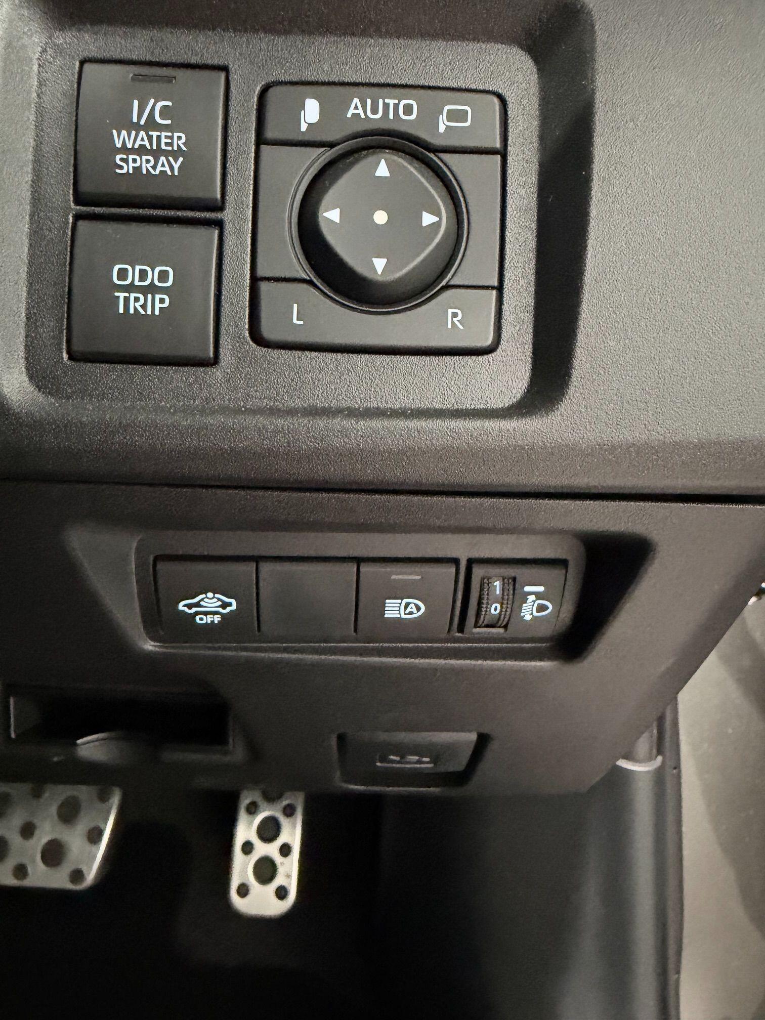Toyota Yaris - Image 17