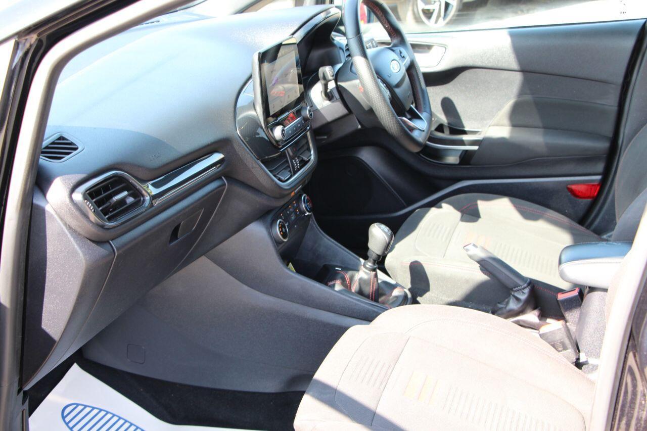 Ford Fiesta - Image 17