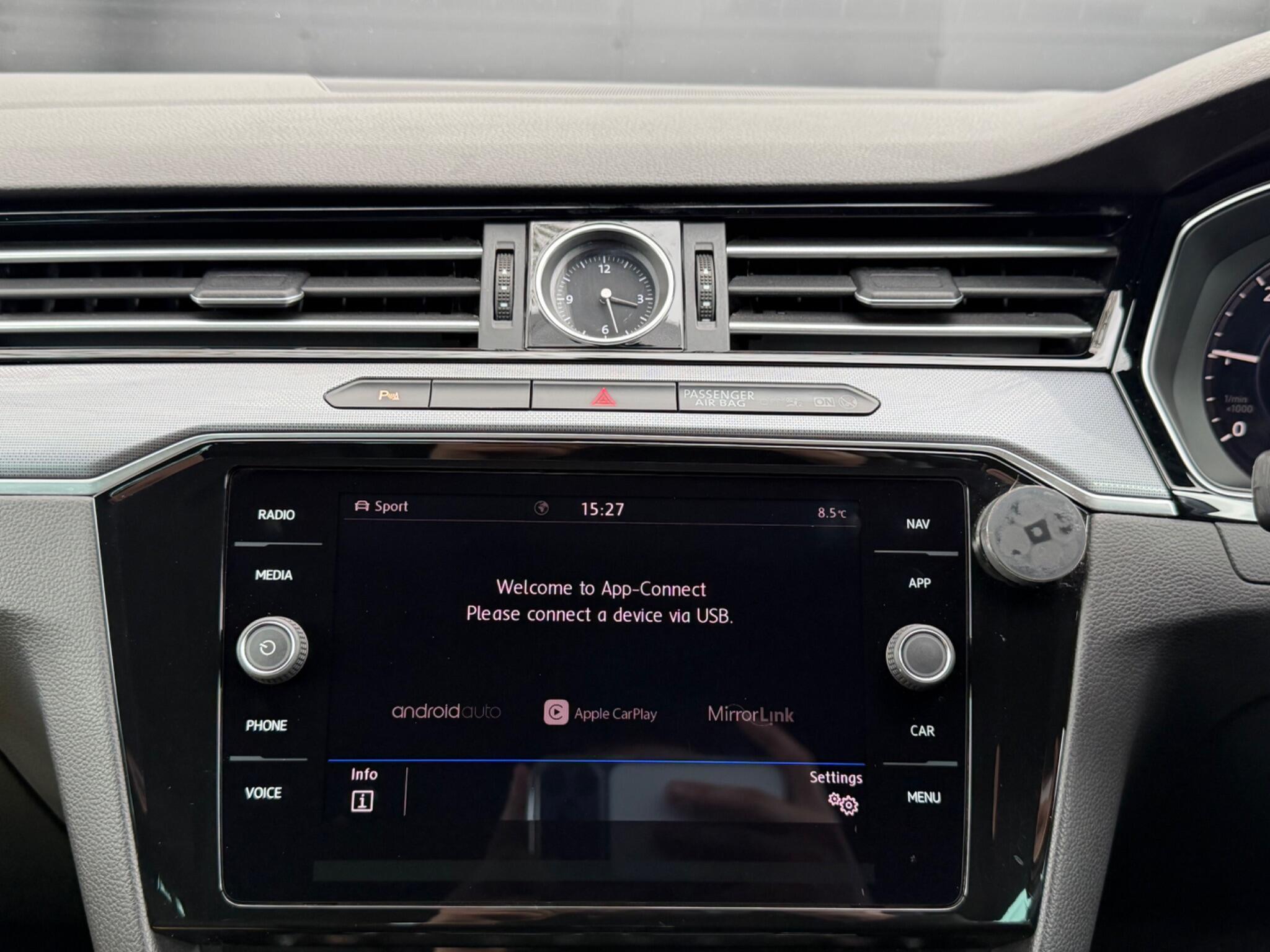 Volkswagen Passat - Image 51