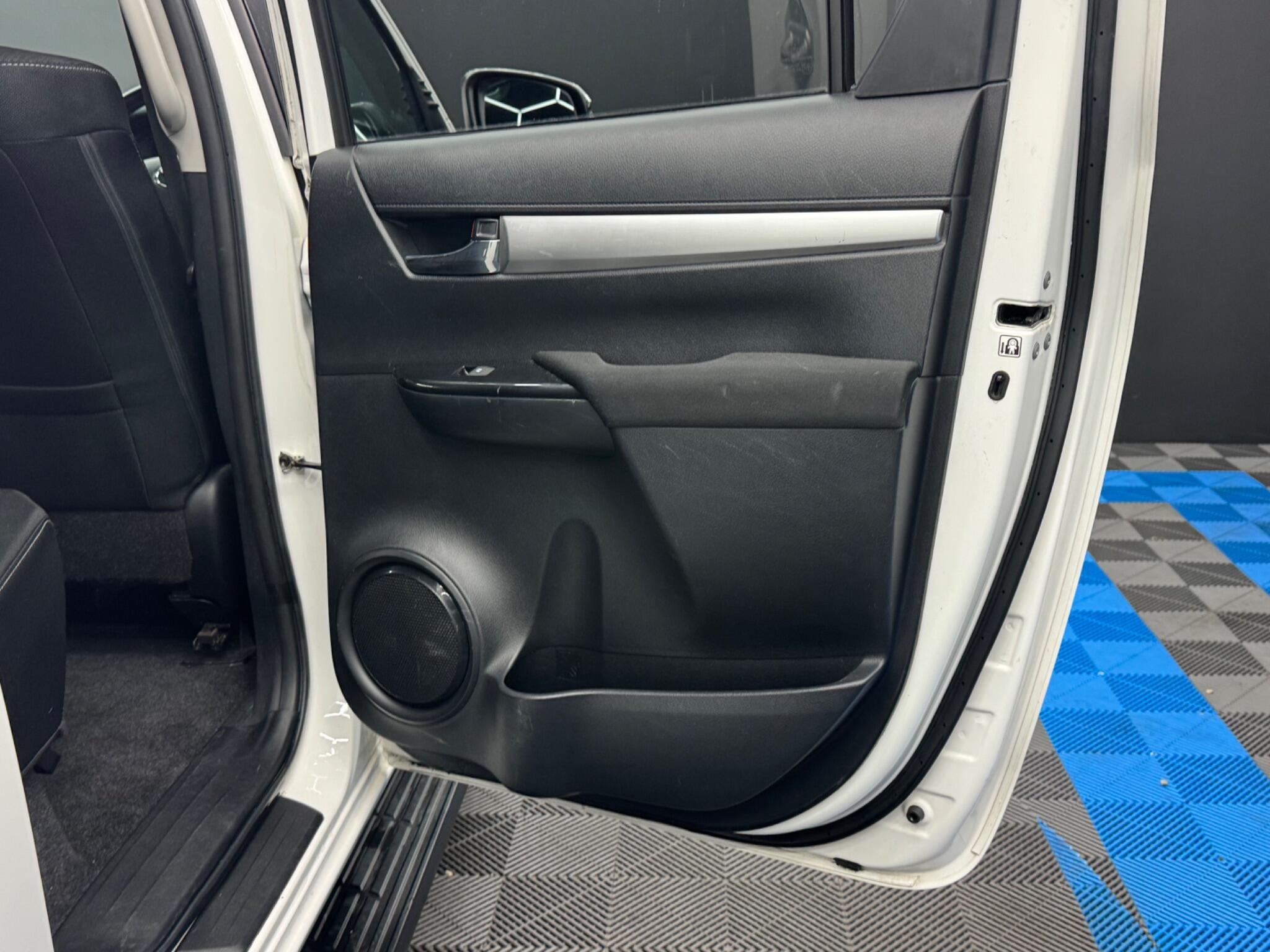 Toyota Hilux - Image 35