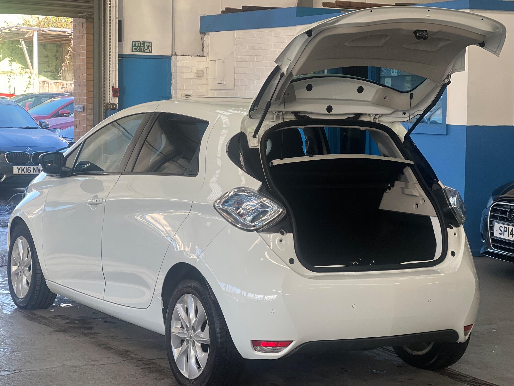 Renault Zoe - Image 11